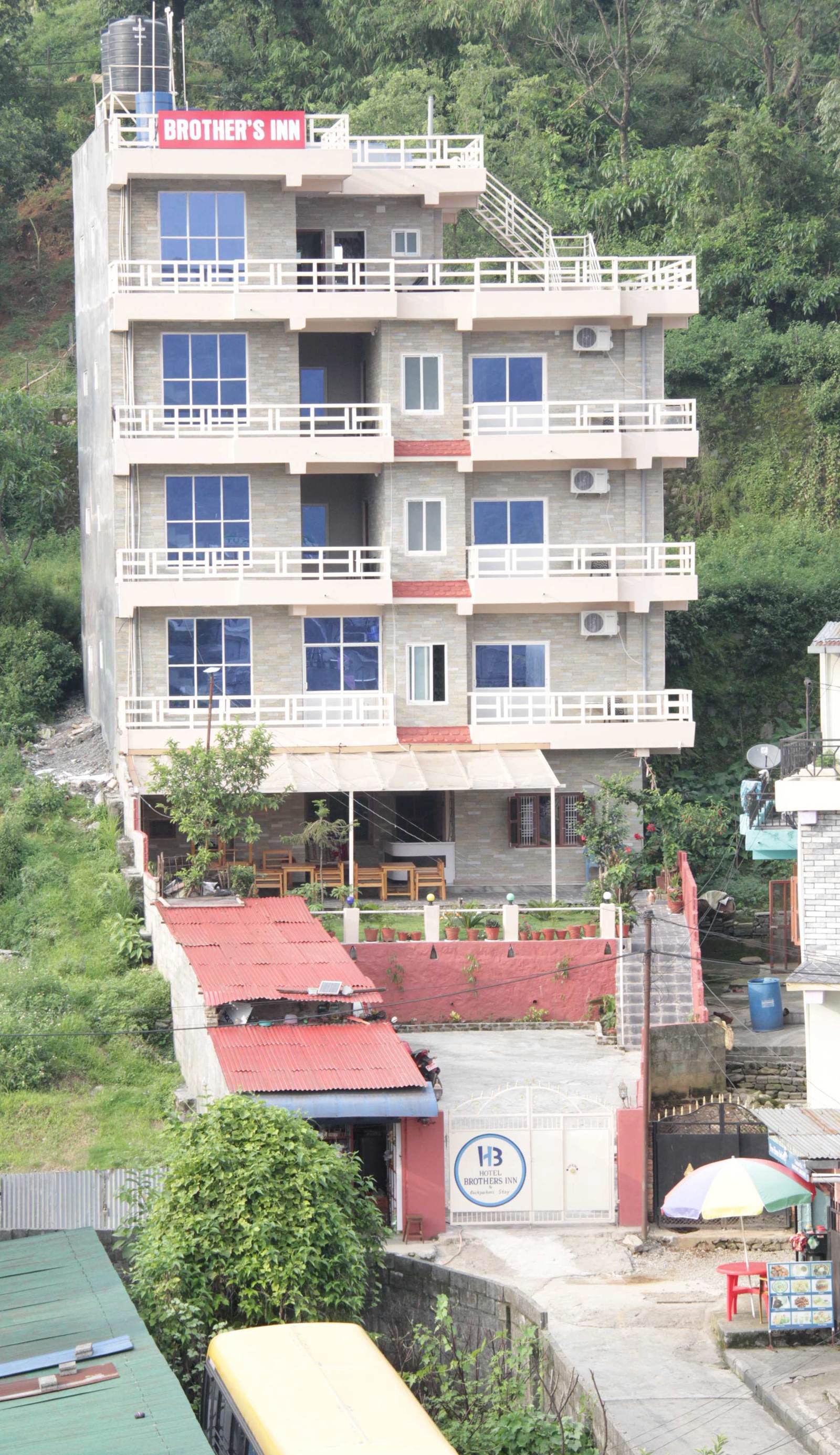 Hotel Brothers Inn & Backpackers Stay