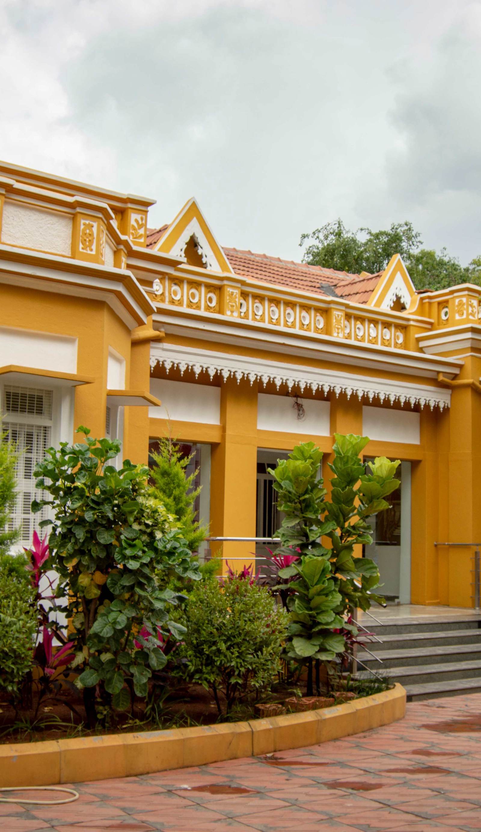 Roambay Hostels