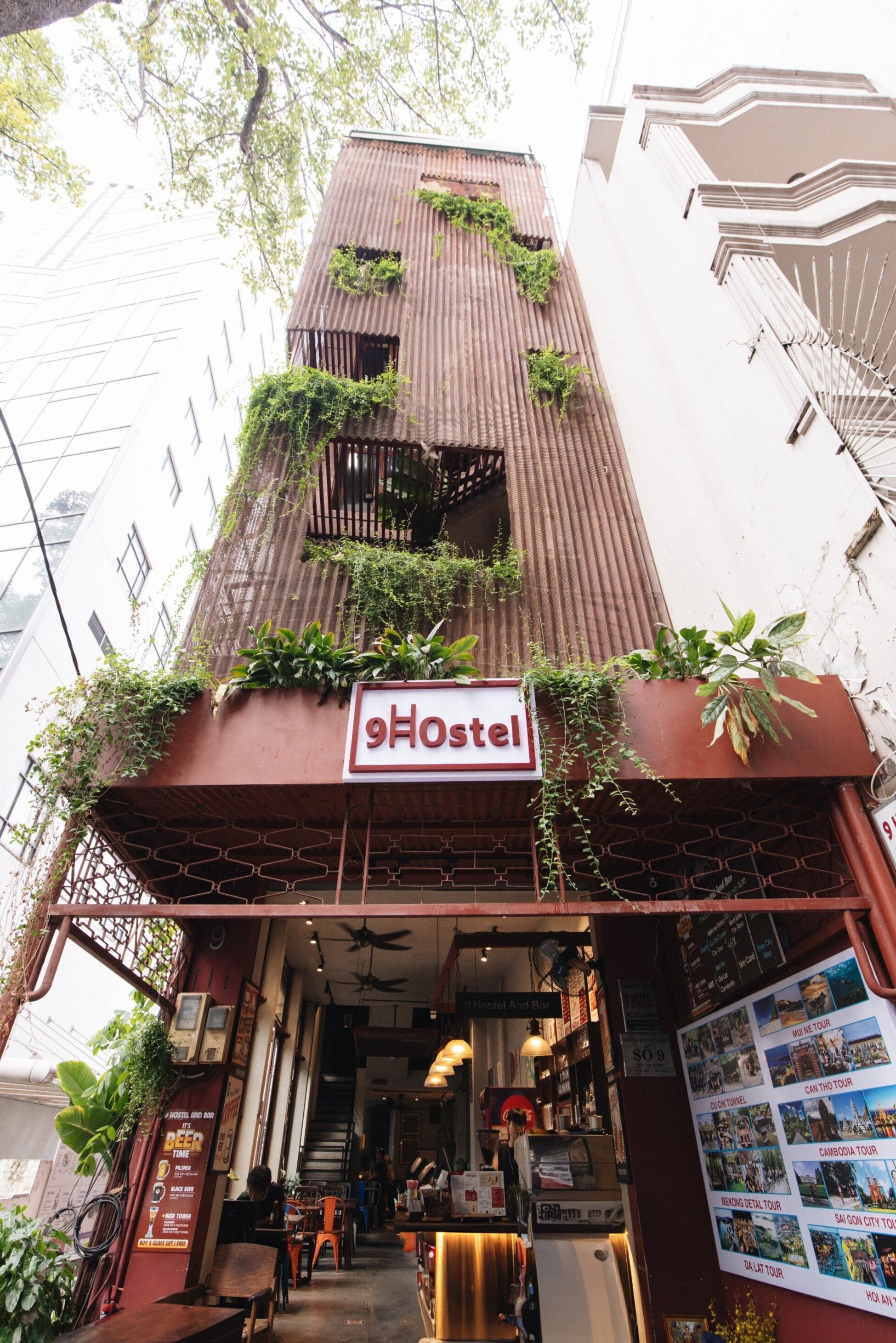 9 Hostel and Bar