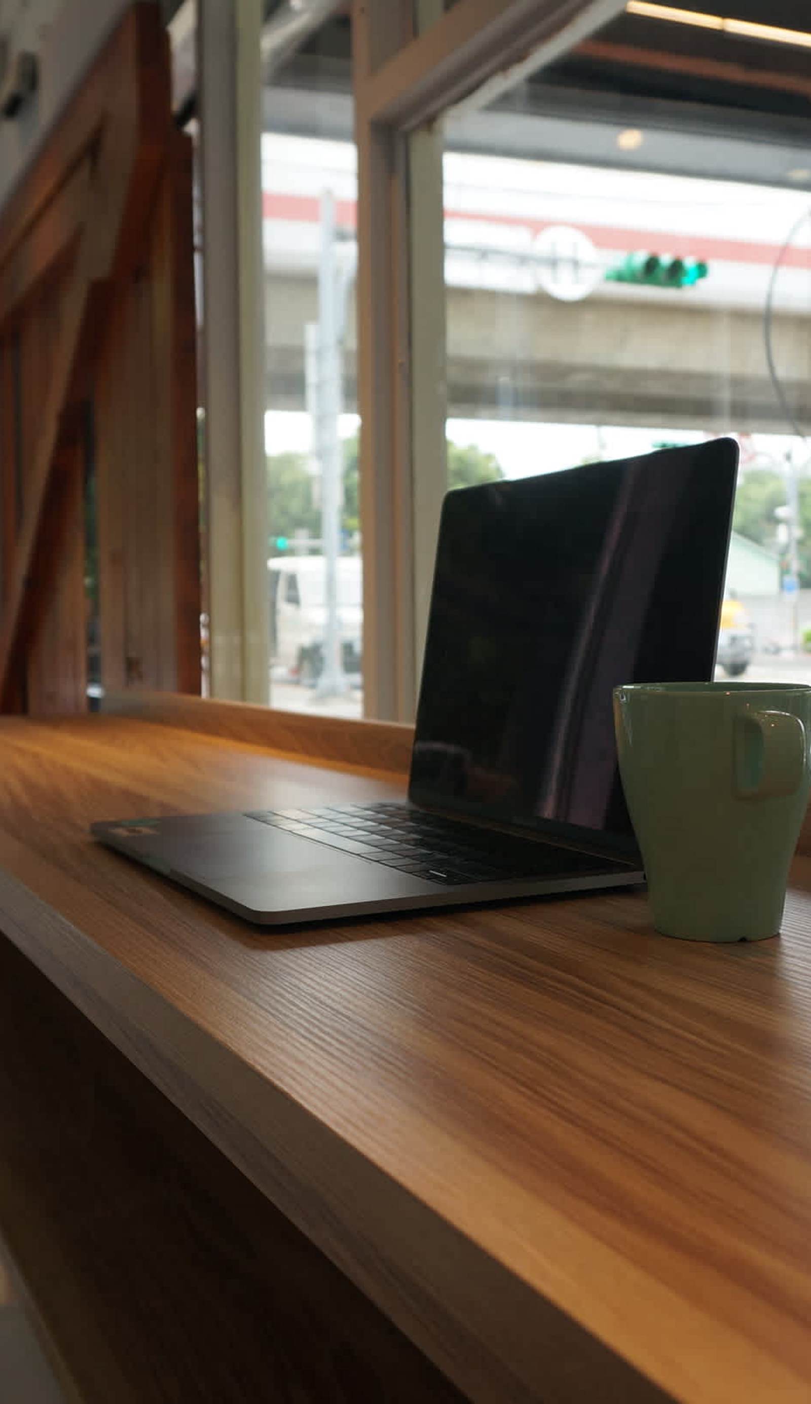 Corner Hostel & Cafe