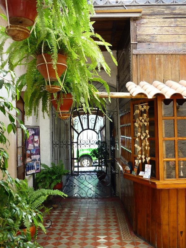 Hostal Lluvia de Oro