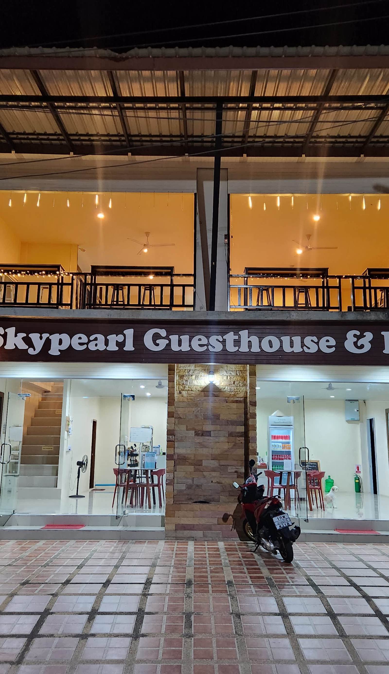 SKYPEARL Guesthouse & Café
