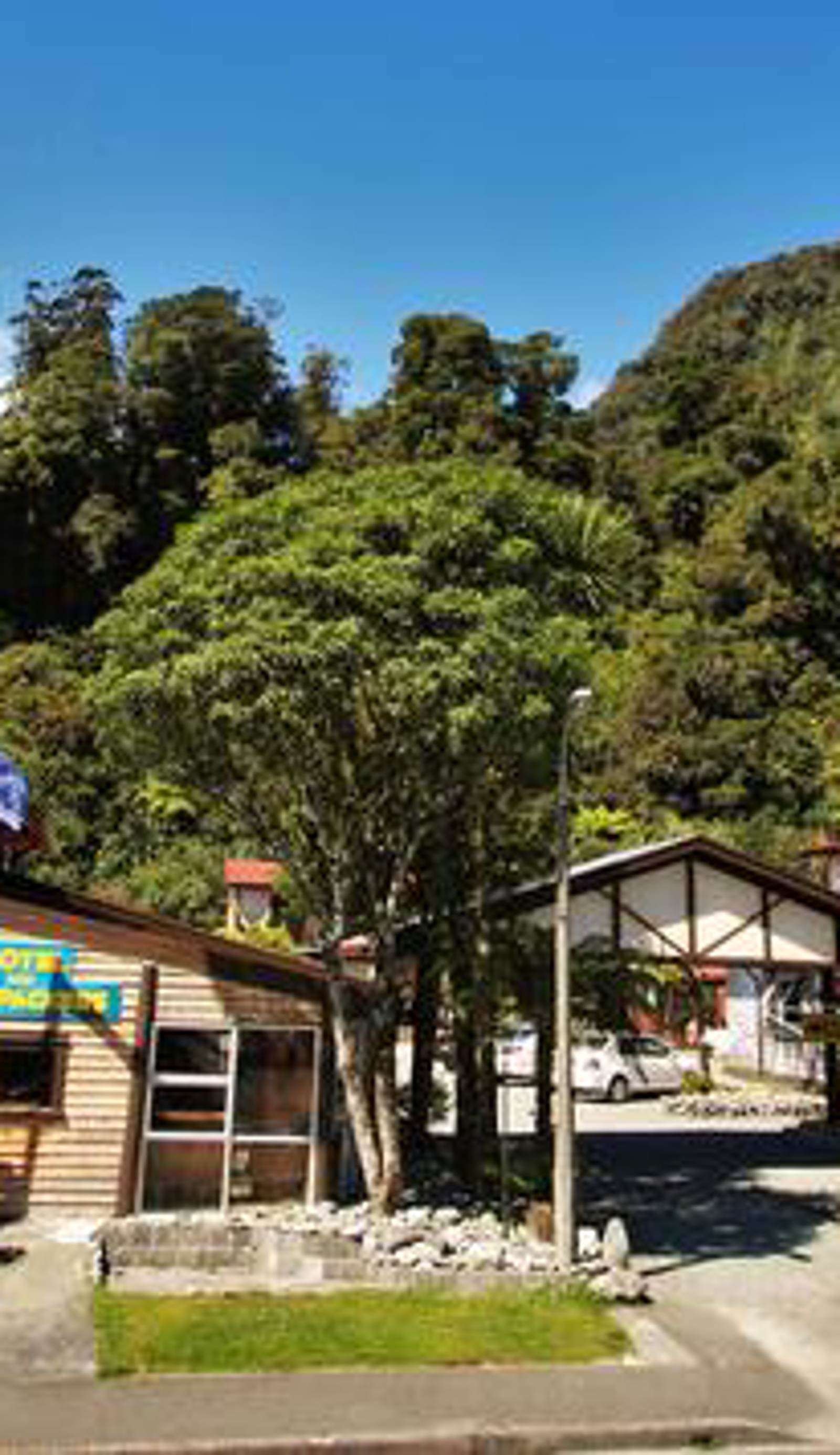 Chateau Backpacker & Motels