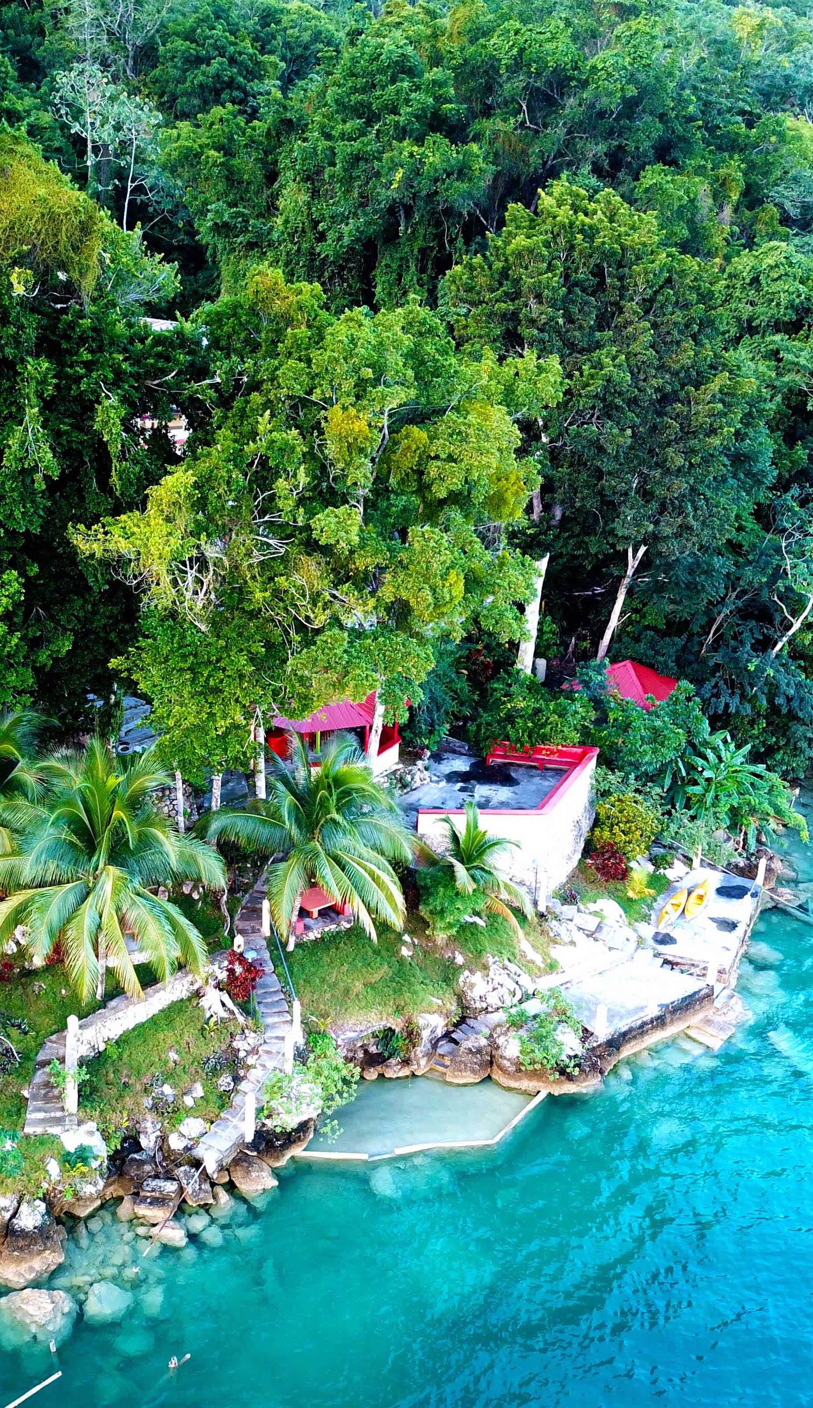 Gucumatz Lakeside Inn