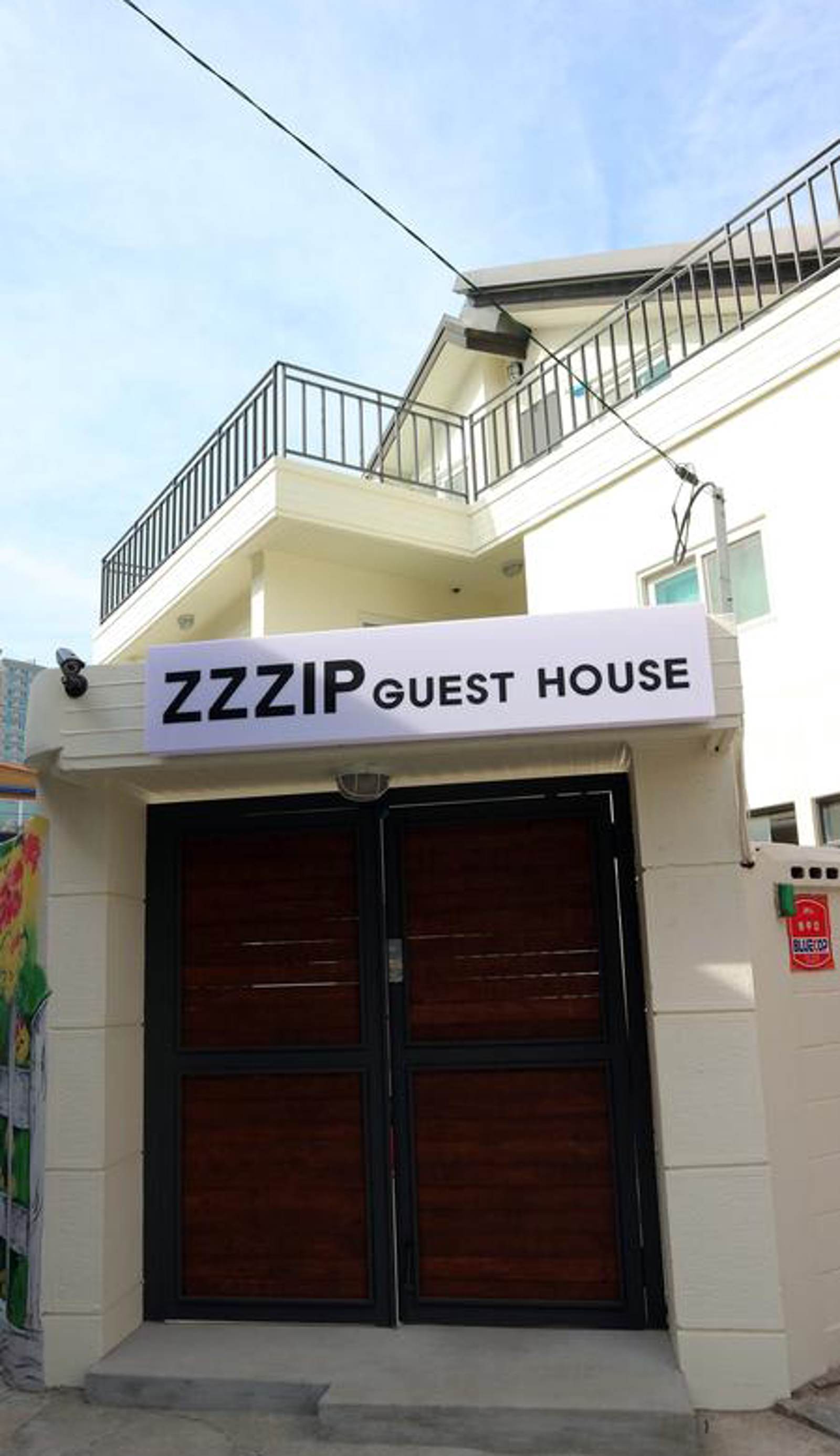 Zzzip Guesthouse in Hongdae