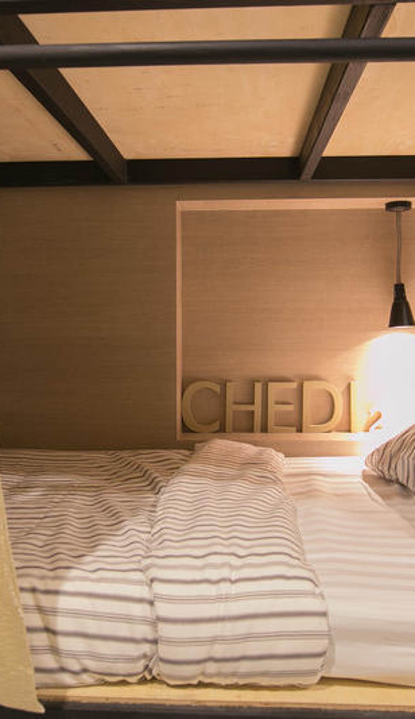 Chedi View Hostel & Rooftop Bar
