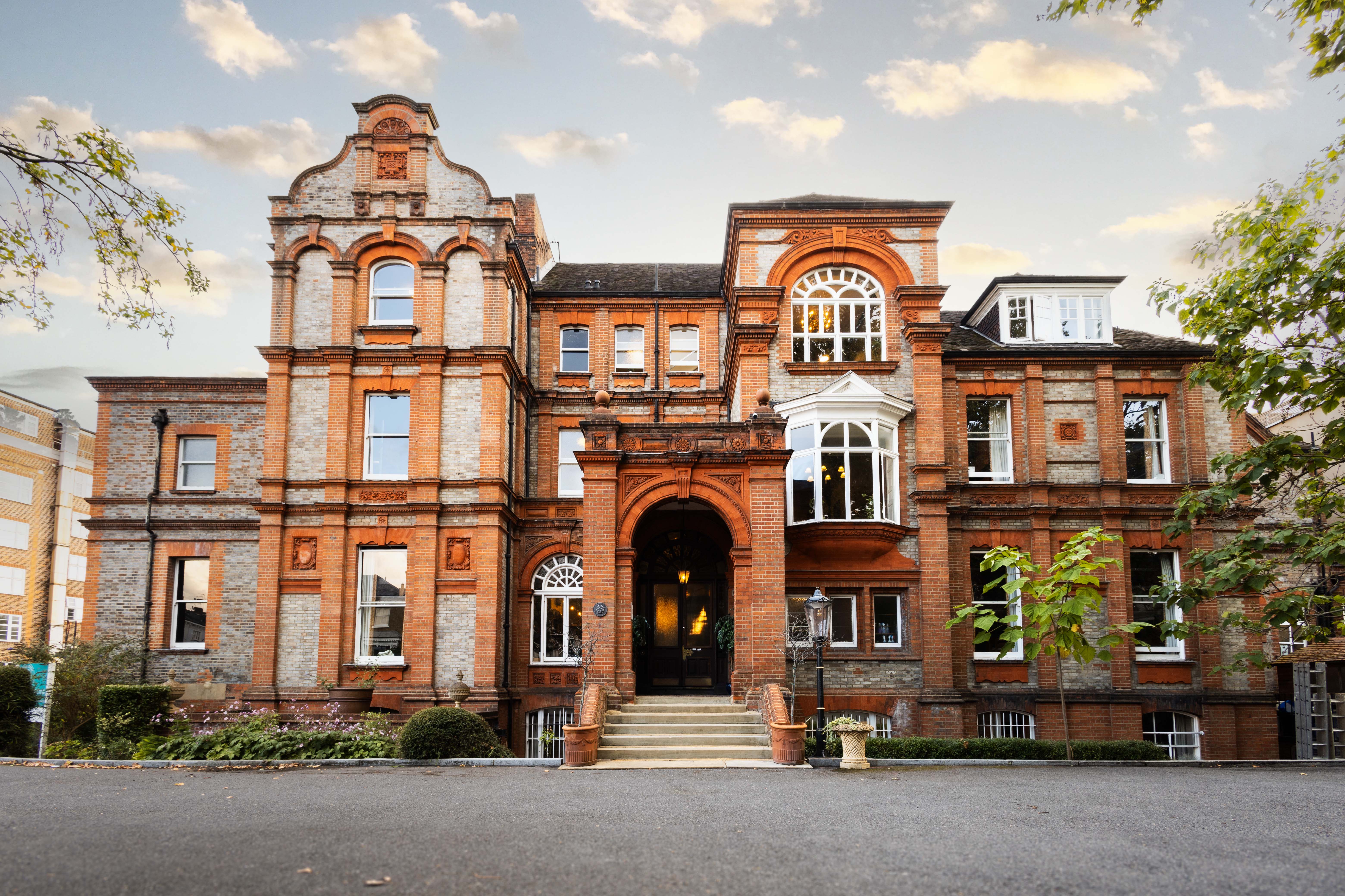 Palmers Lodge - Swiss Cottage