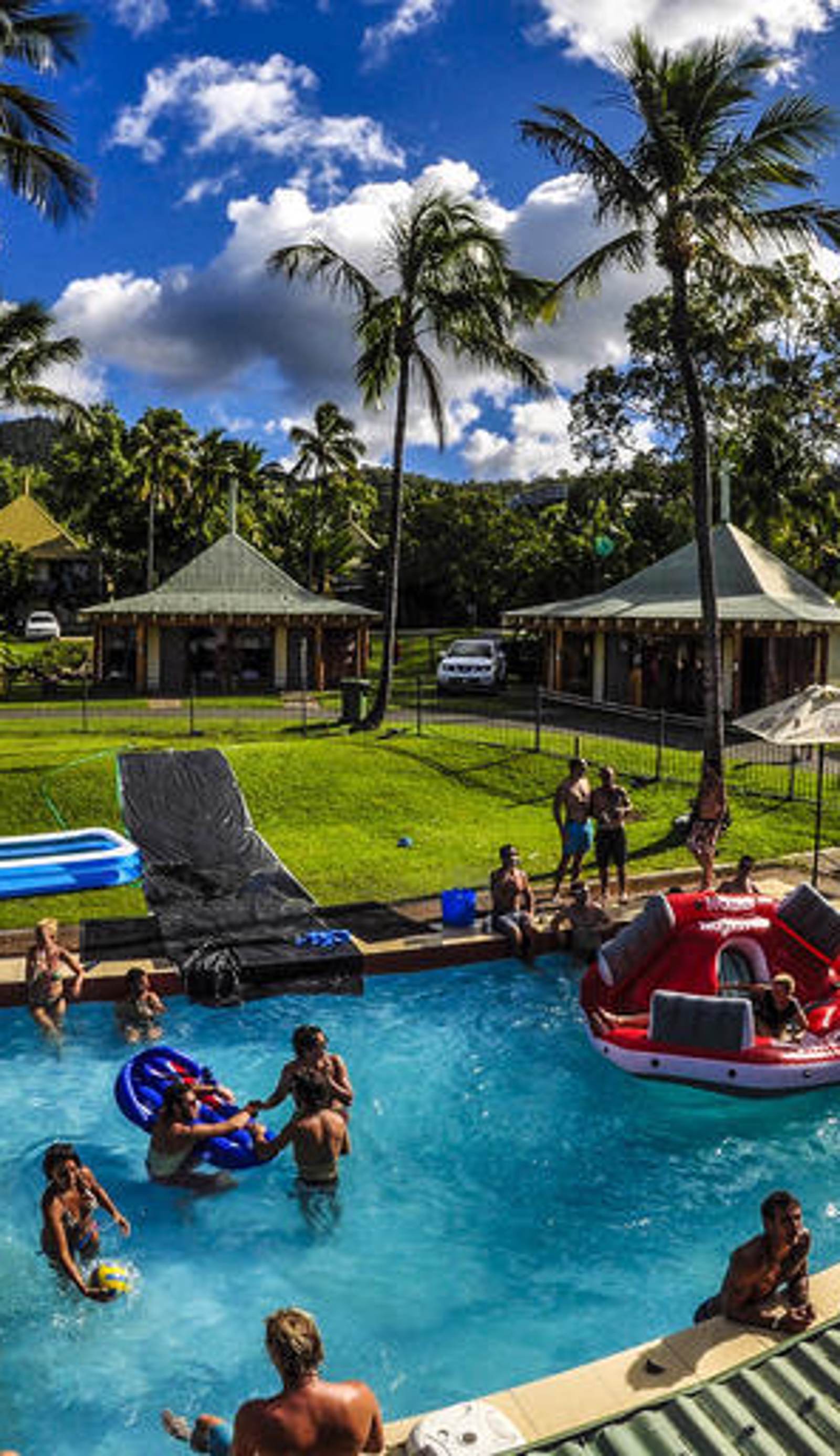 Nomads Airlie Beach