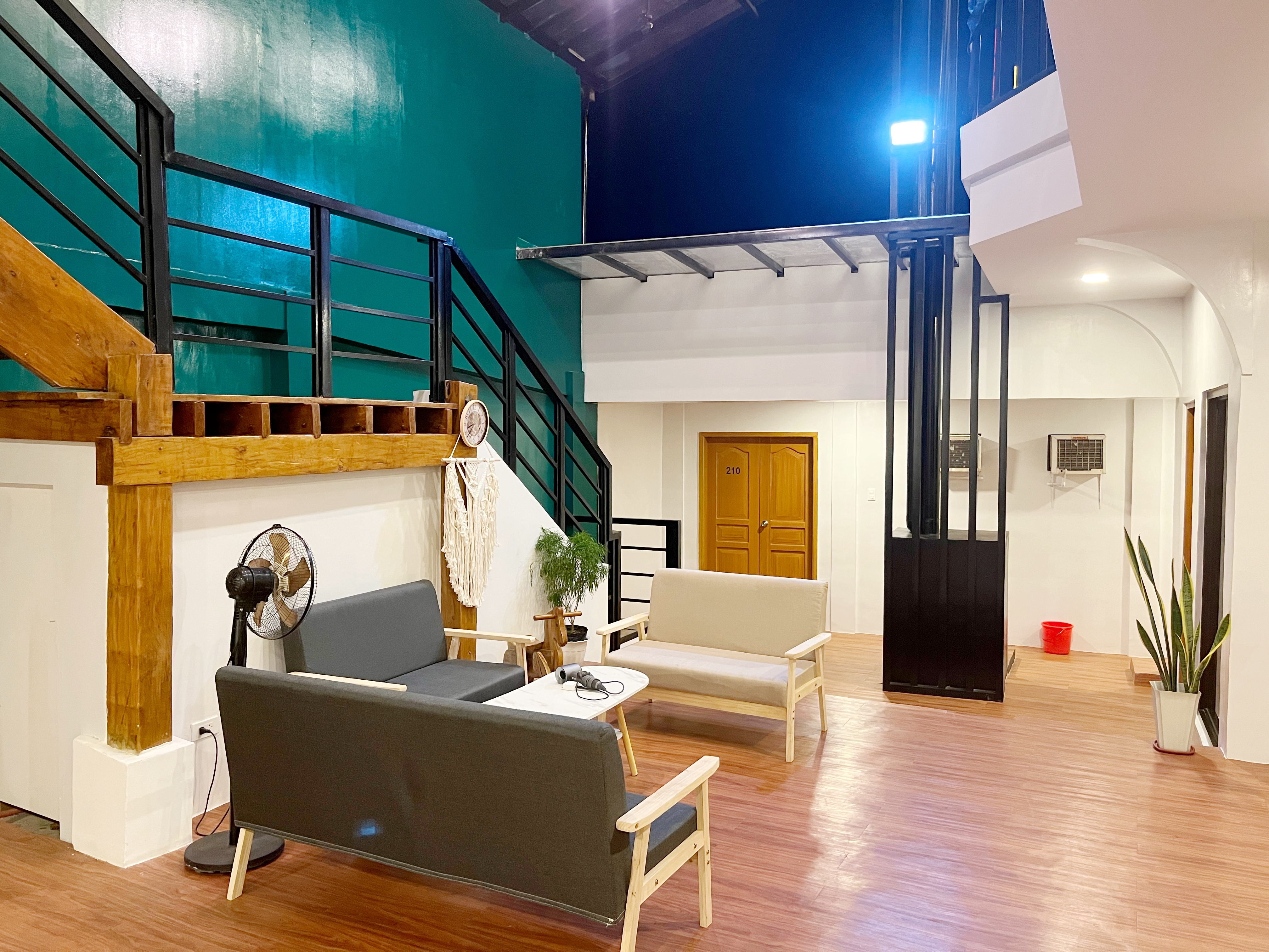 Cozy Coron Inn