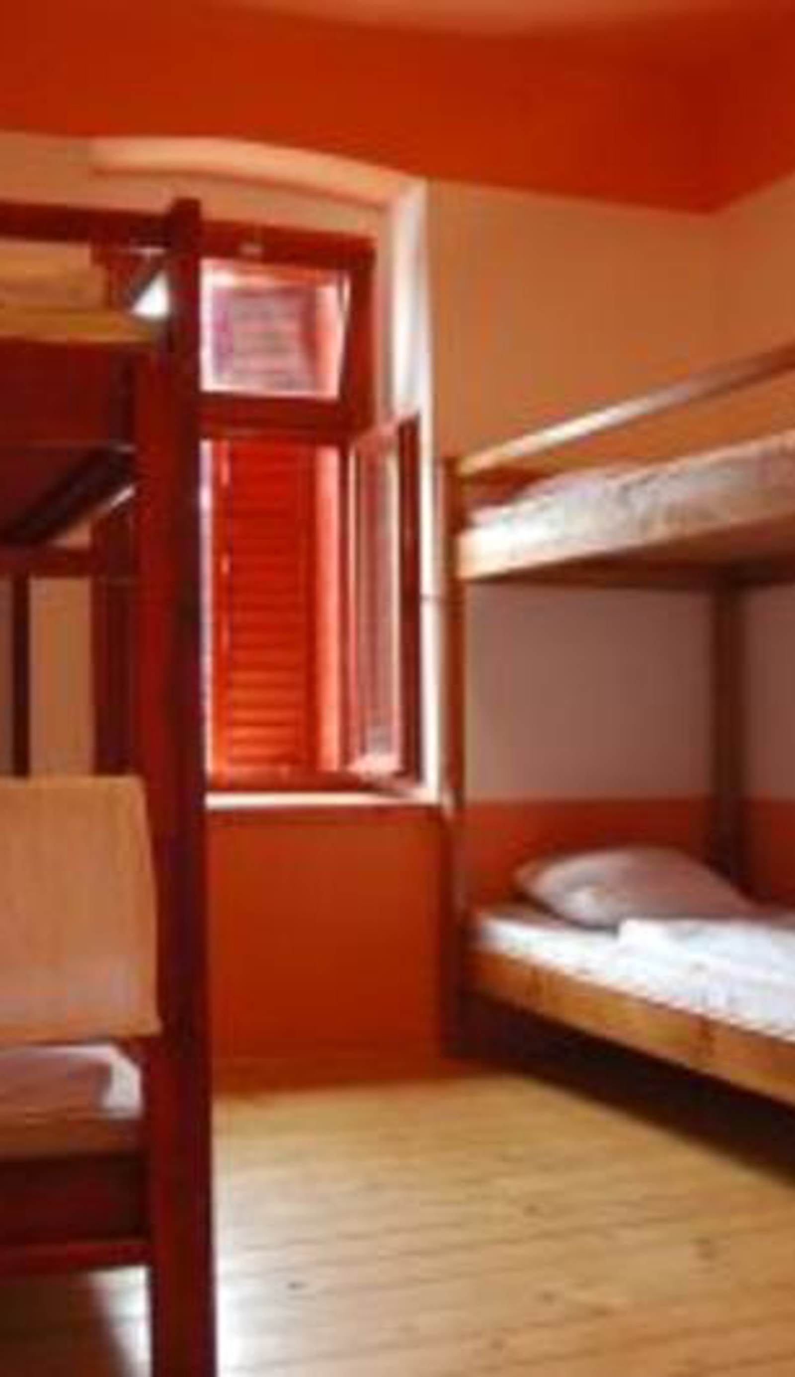 Hullam Hostel