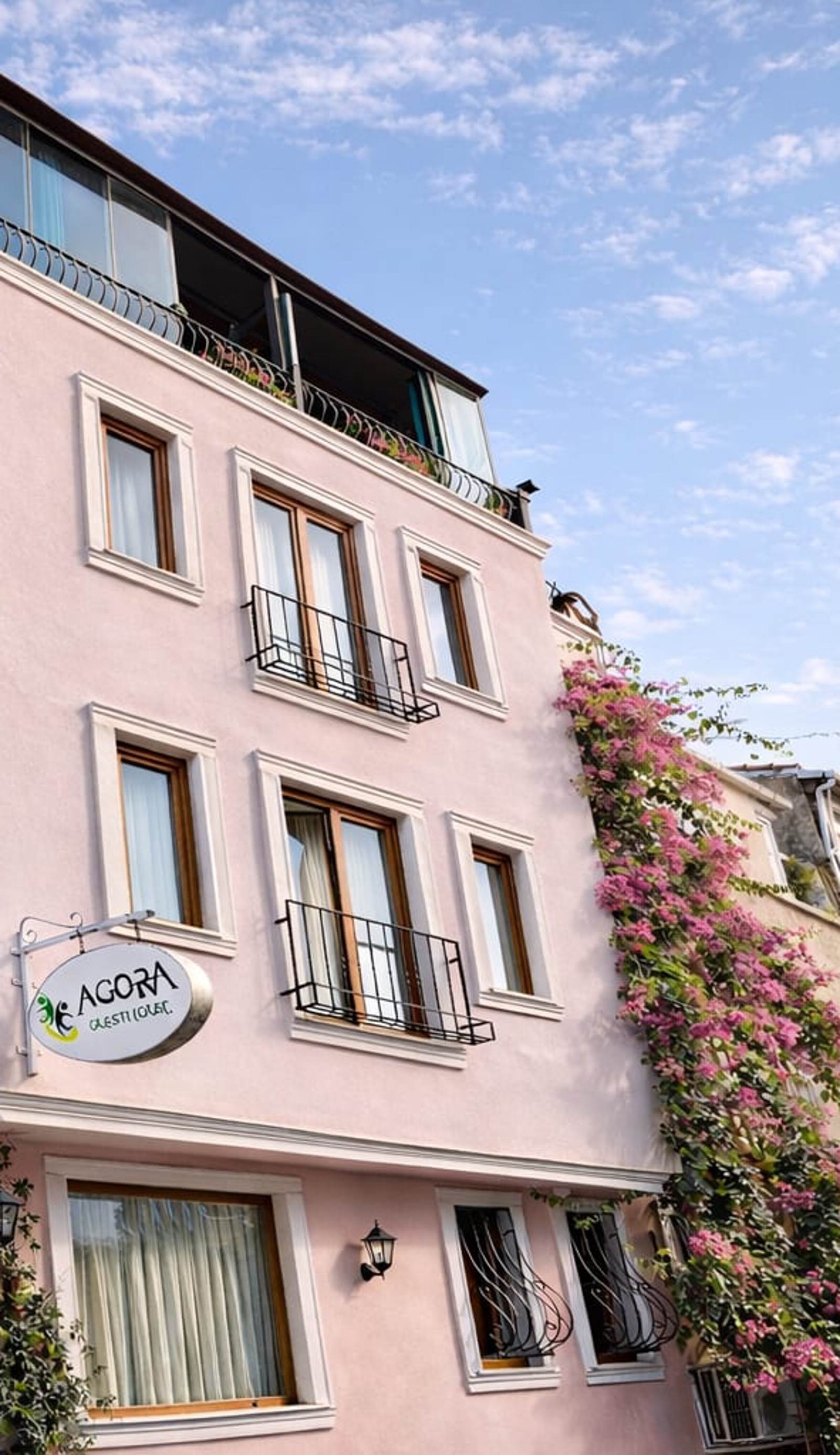 Agora Guesthouse & Hostel