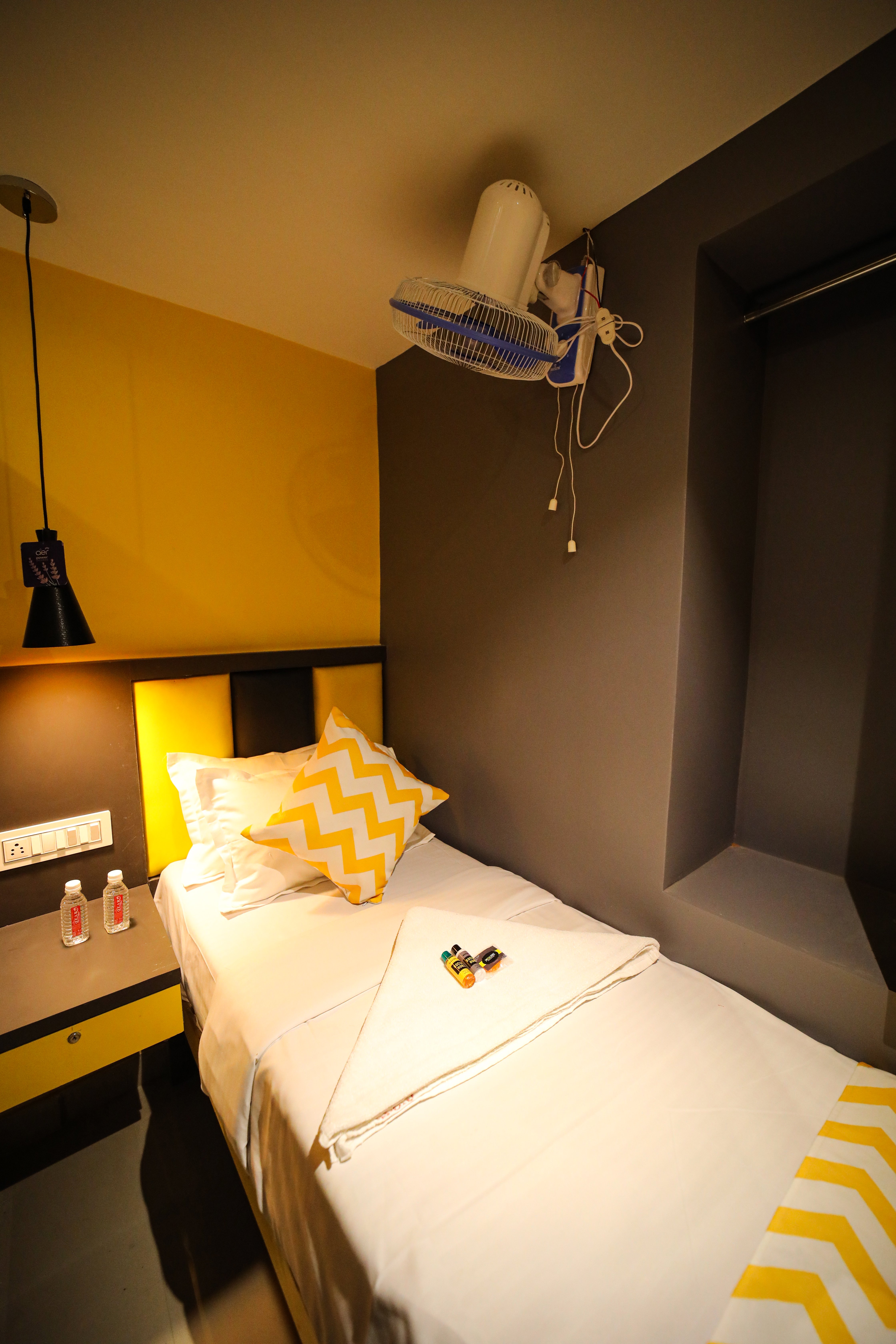 CABIN STAY MAROL - The Hubz