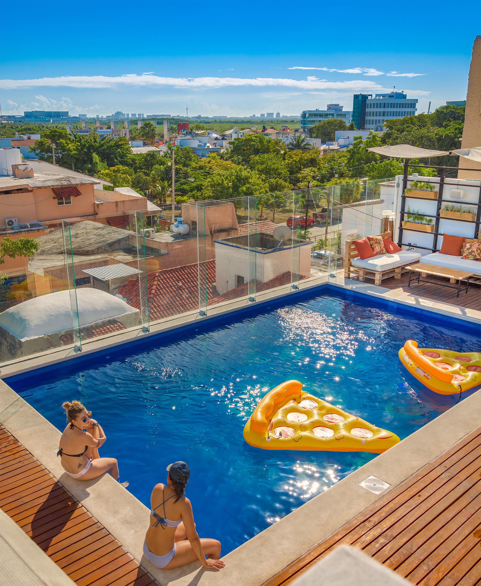 Nomads Hotel Hostel & Rooftop Pool