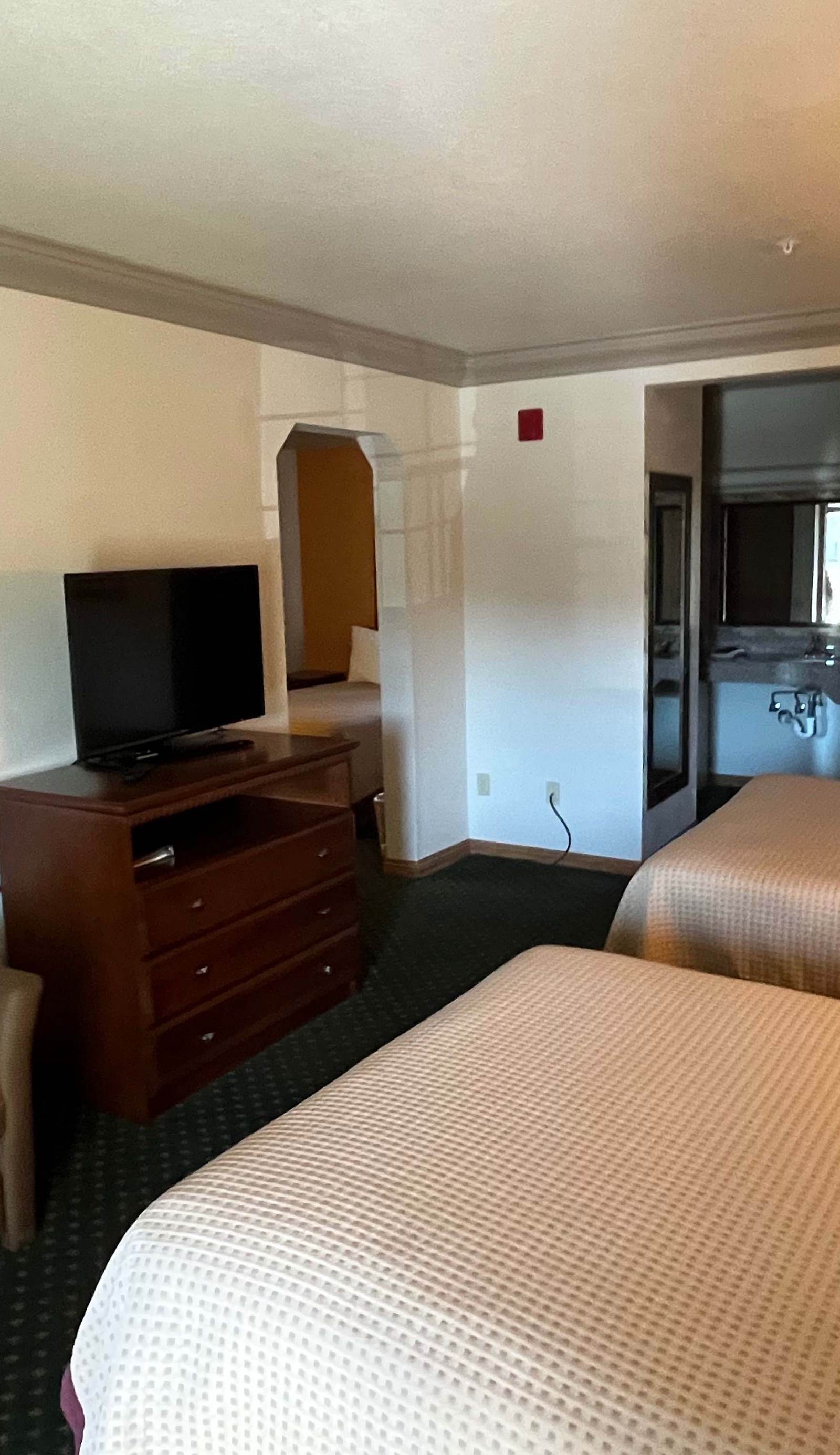 Cloverdale Wine Country Inn and Suites