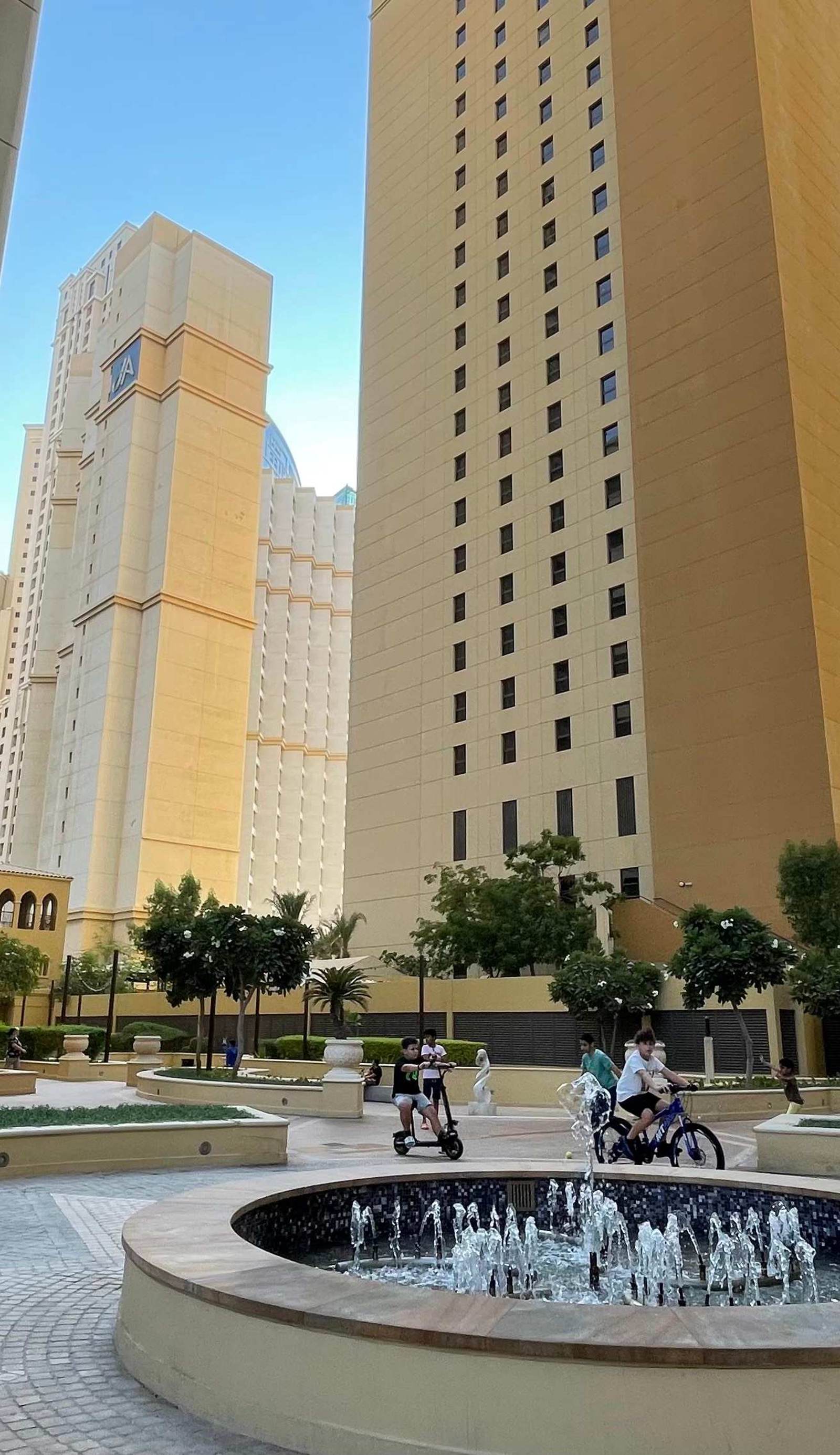 Business Backpackers JBR