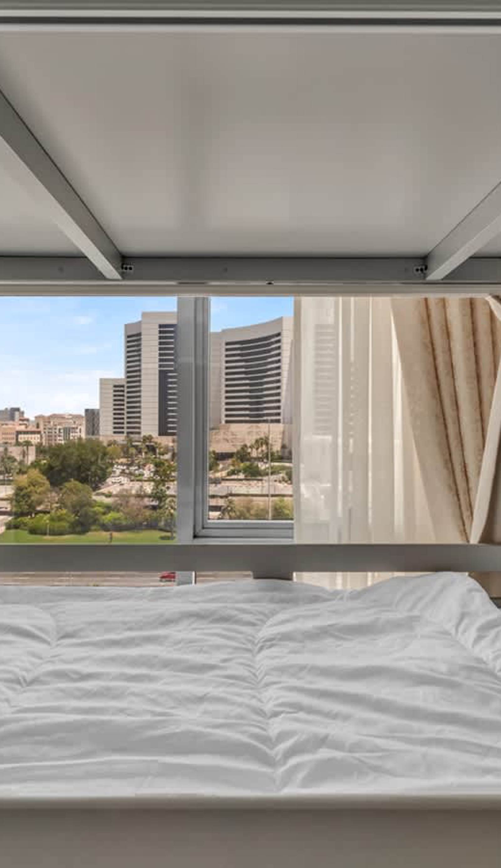 Desert Dream Hostel, Near Downtown & Metro