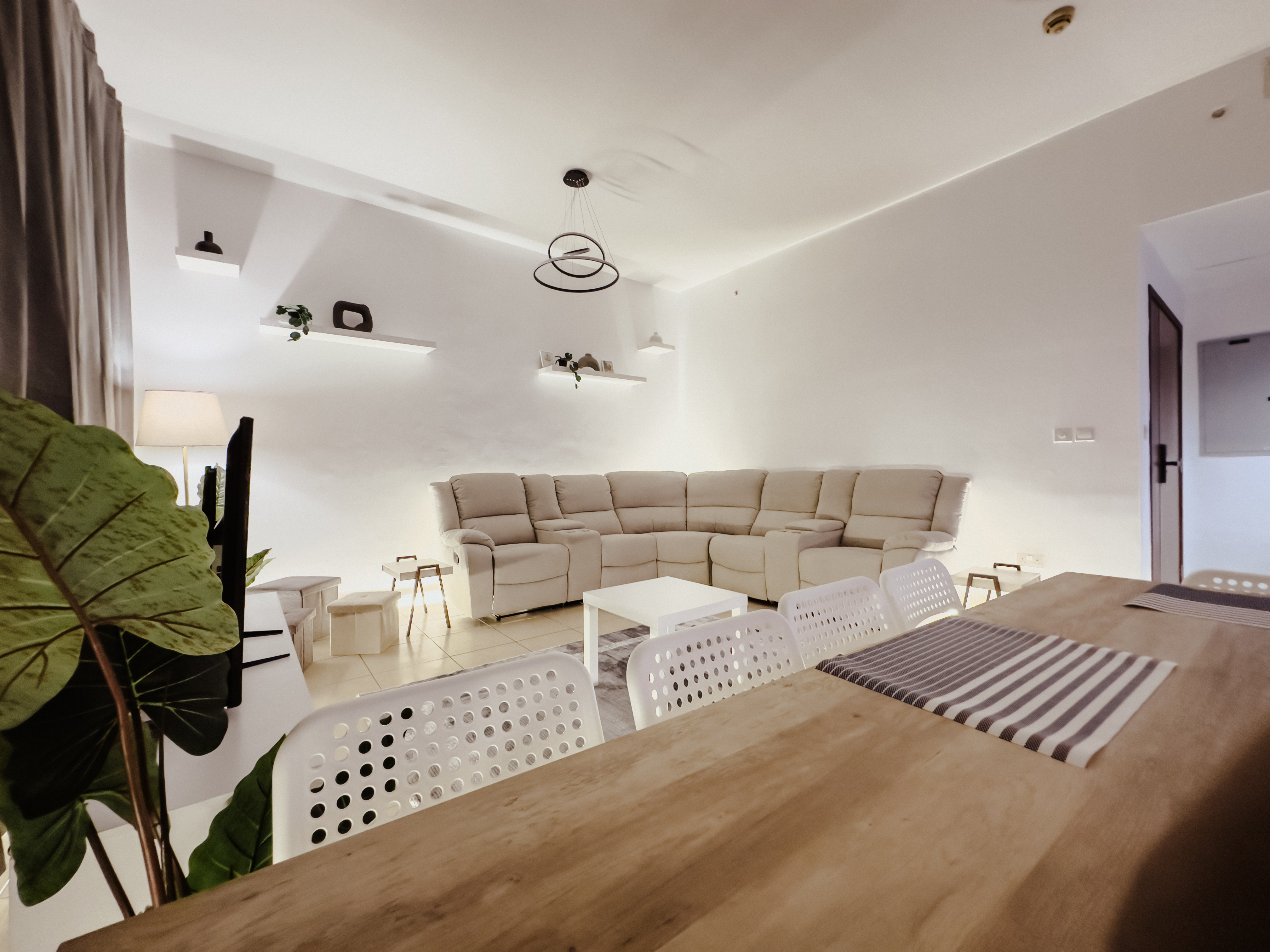 Full Moon Deluxe Hostel