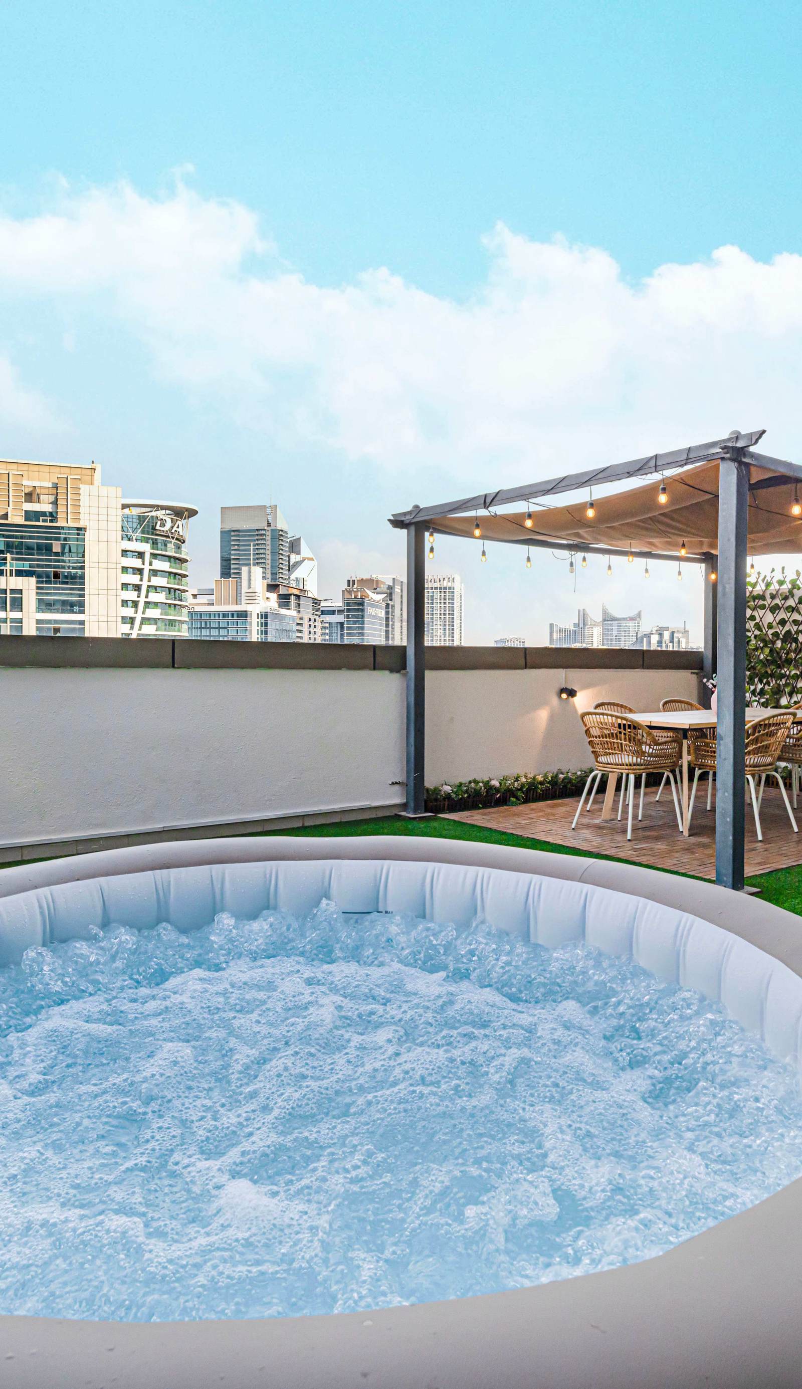 The Downtown Views Penthouse - Ideal for big groups & Families