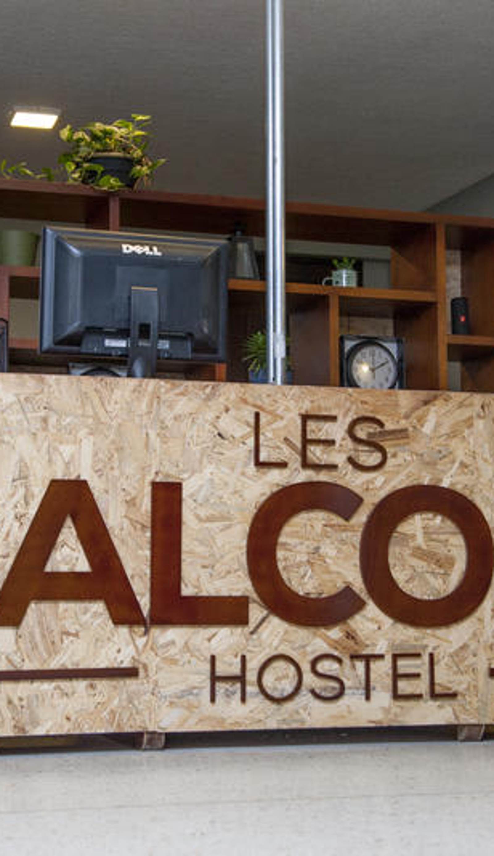 Les Balcons Hostel