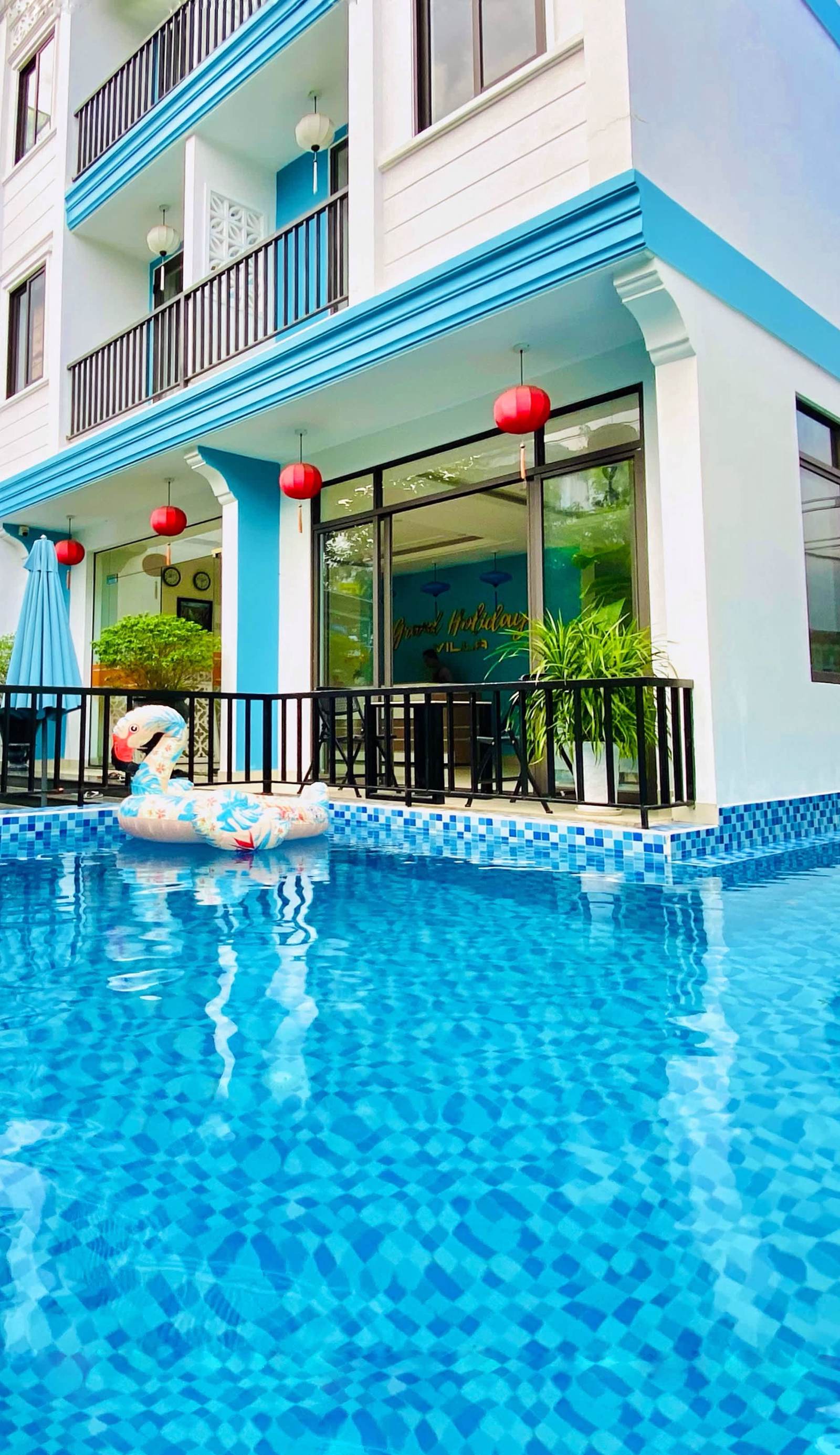 Grand Holiday Villa