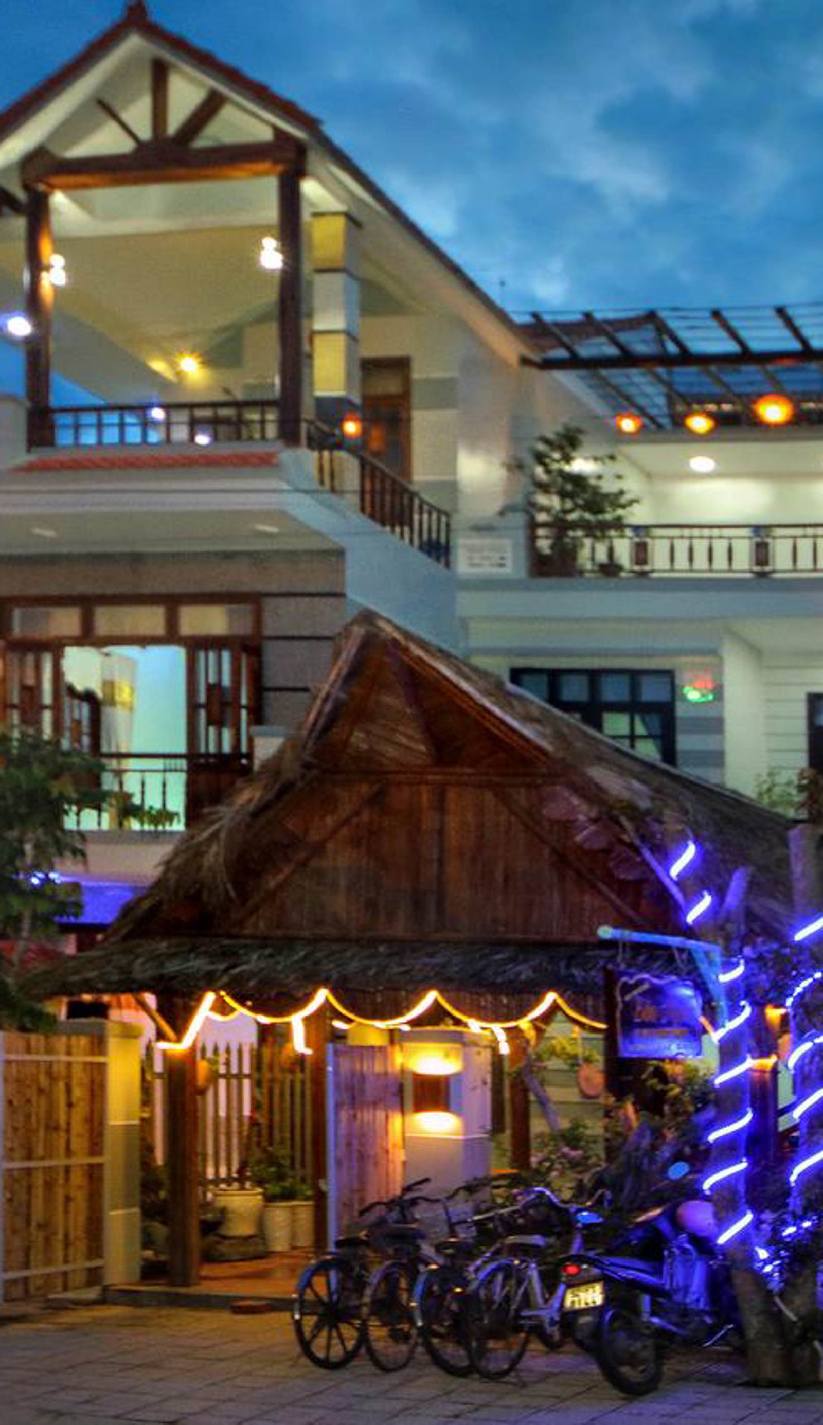 Hoi An Sea Sunset Villa & Bar