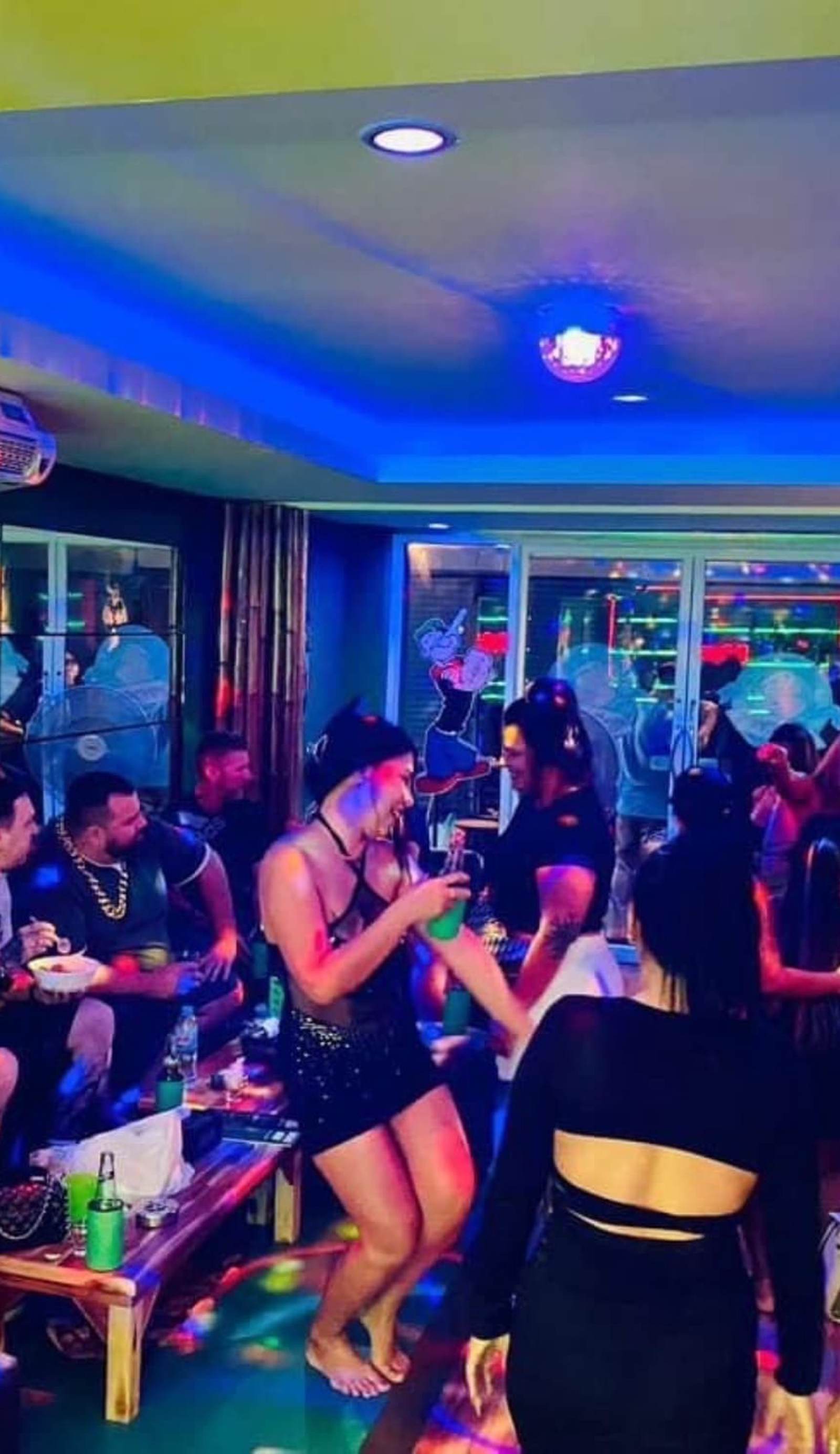 Popeyes Hostel, Coffeeshop & Beer Bar