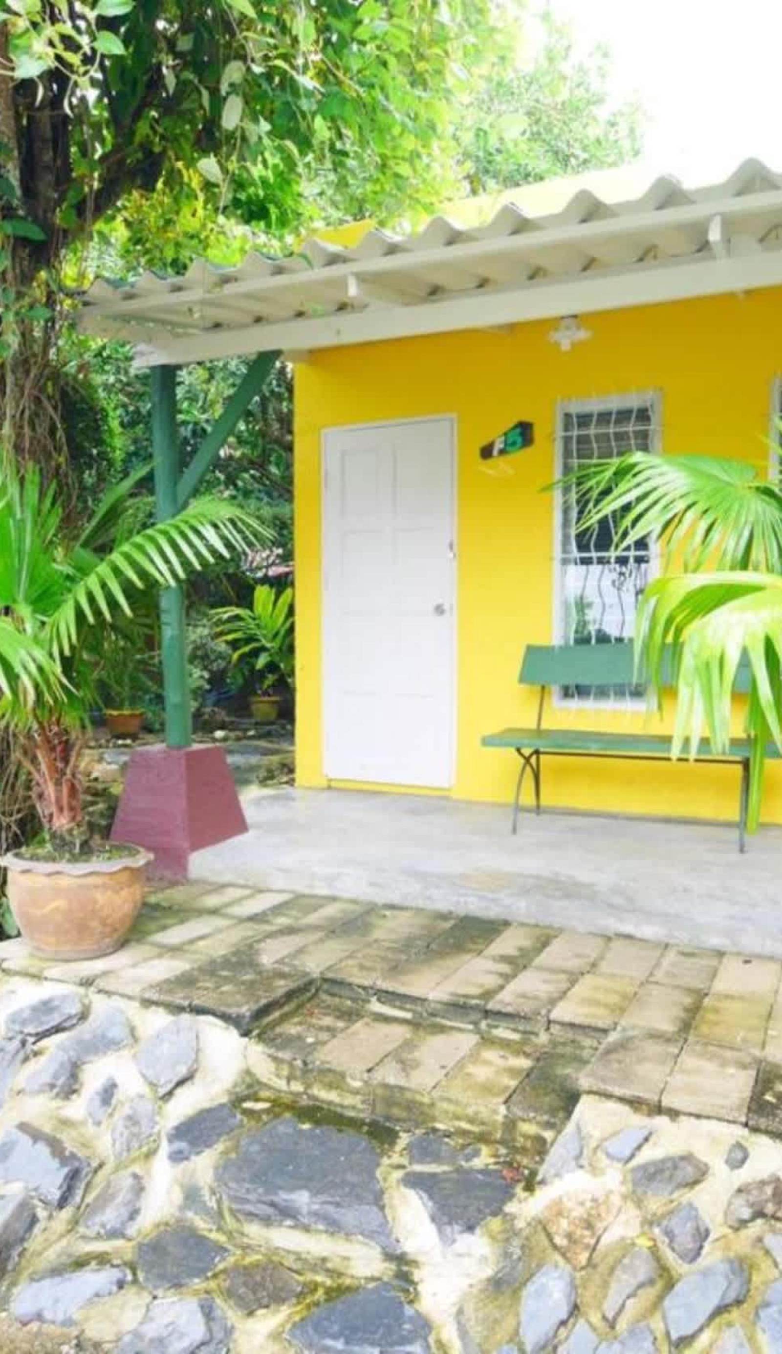 Forest Bungalows & Mama's Restaurant