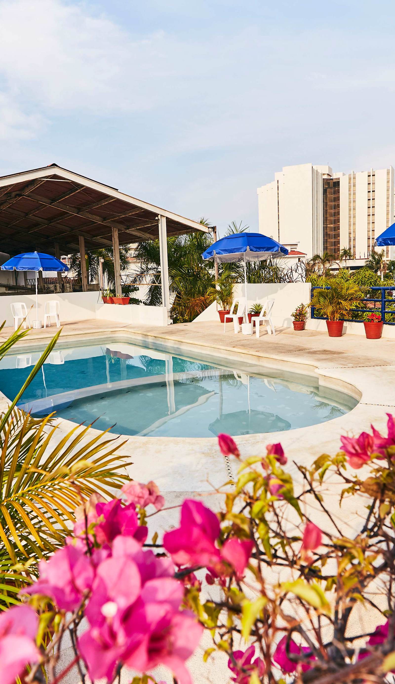 Hotel Suites Ixtapa Plaza y centro comercial