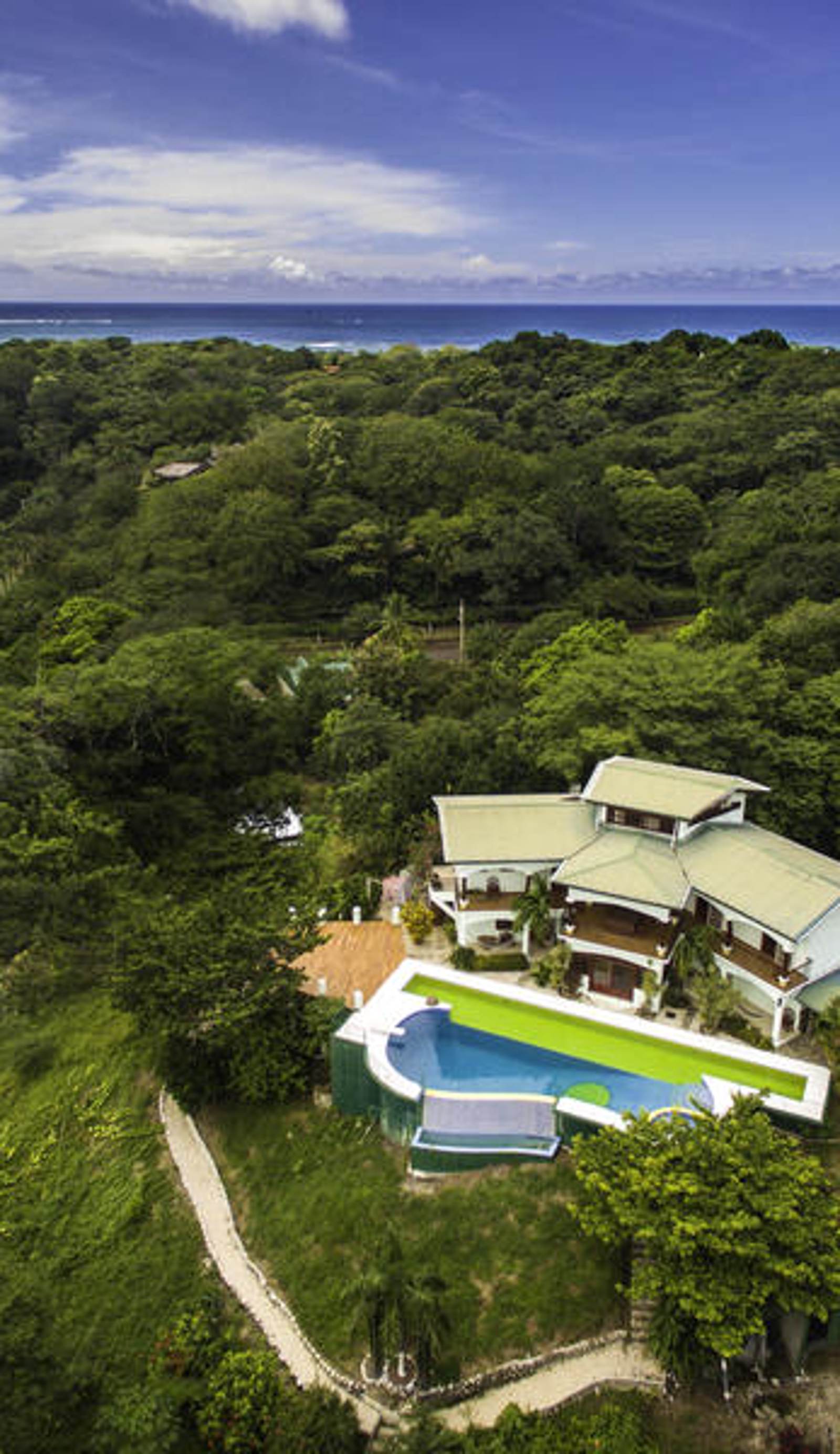 Jungle's Edge Hotel