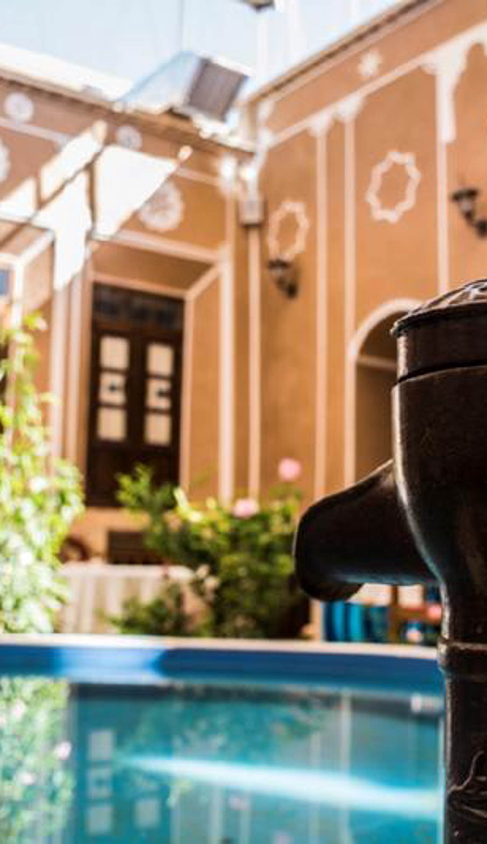 Firoozeh Traditional Hotel