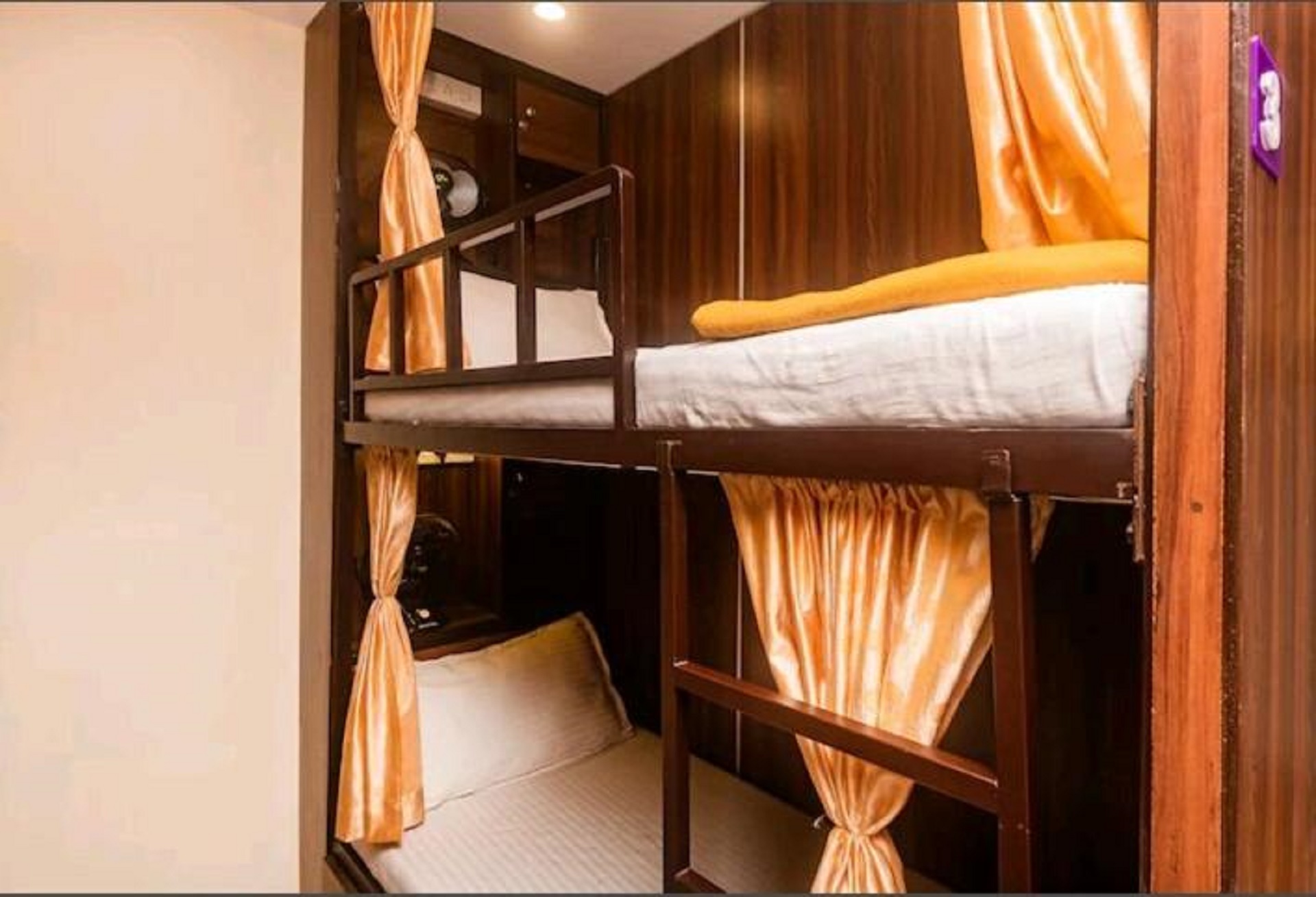 Almas Dormitory Andheri West - Near Railway Station