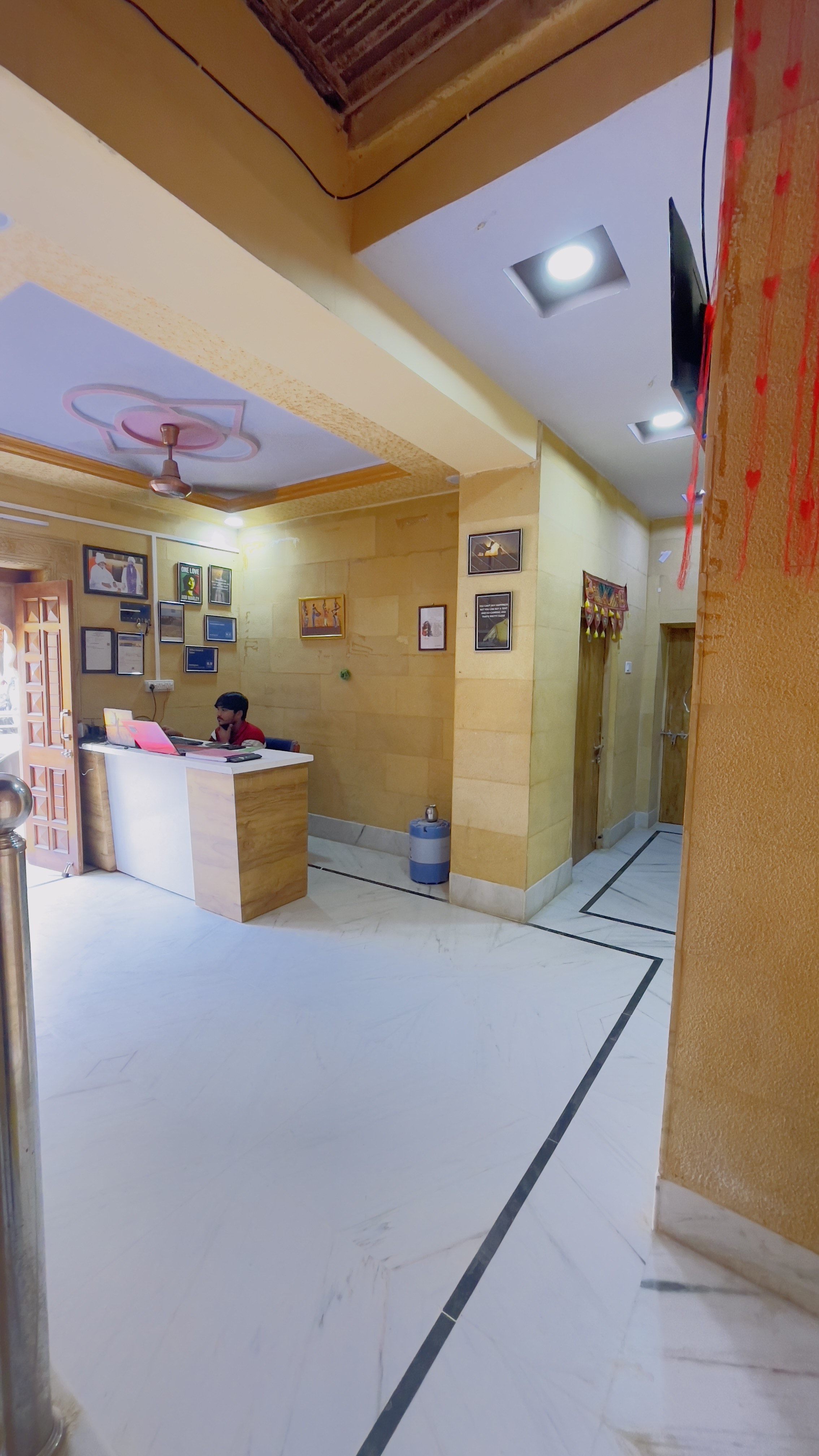 DILBAR HOSTEL & SAFARI