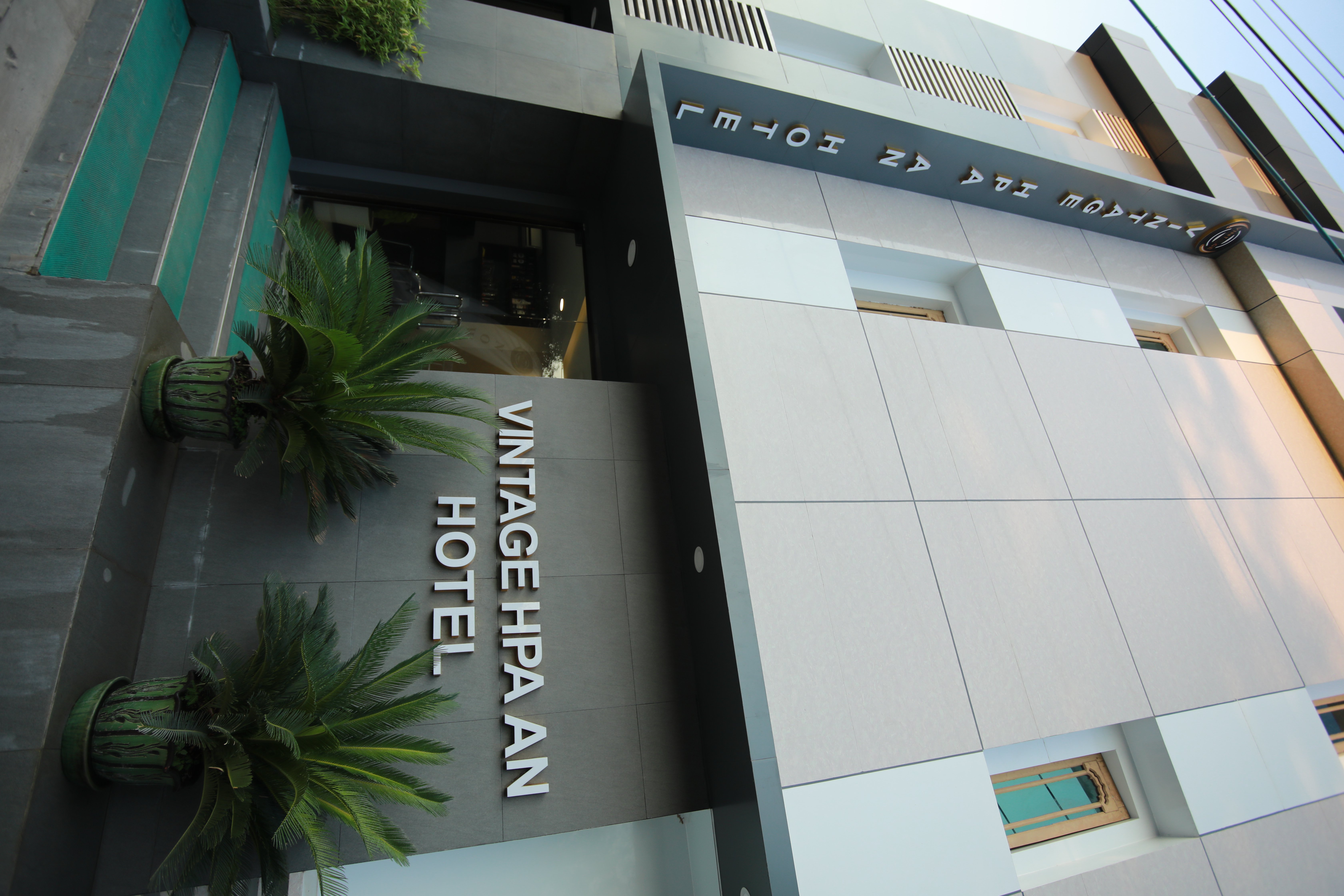 Vintage Hpa An Hotel