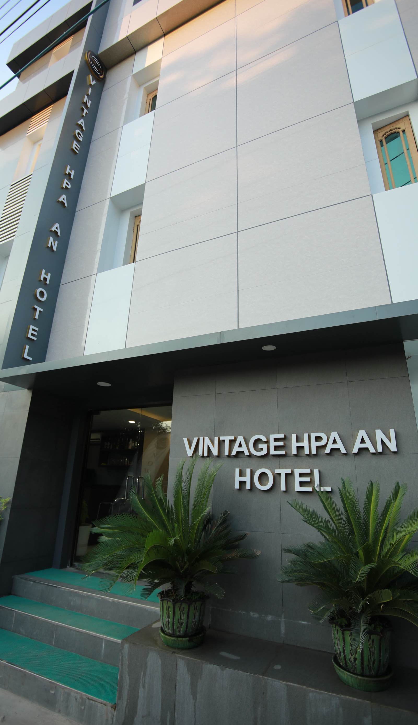 Vintage Hpa An Hotel