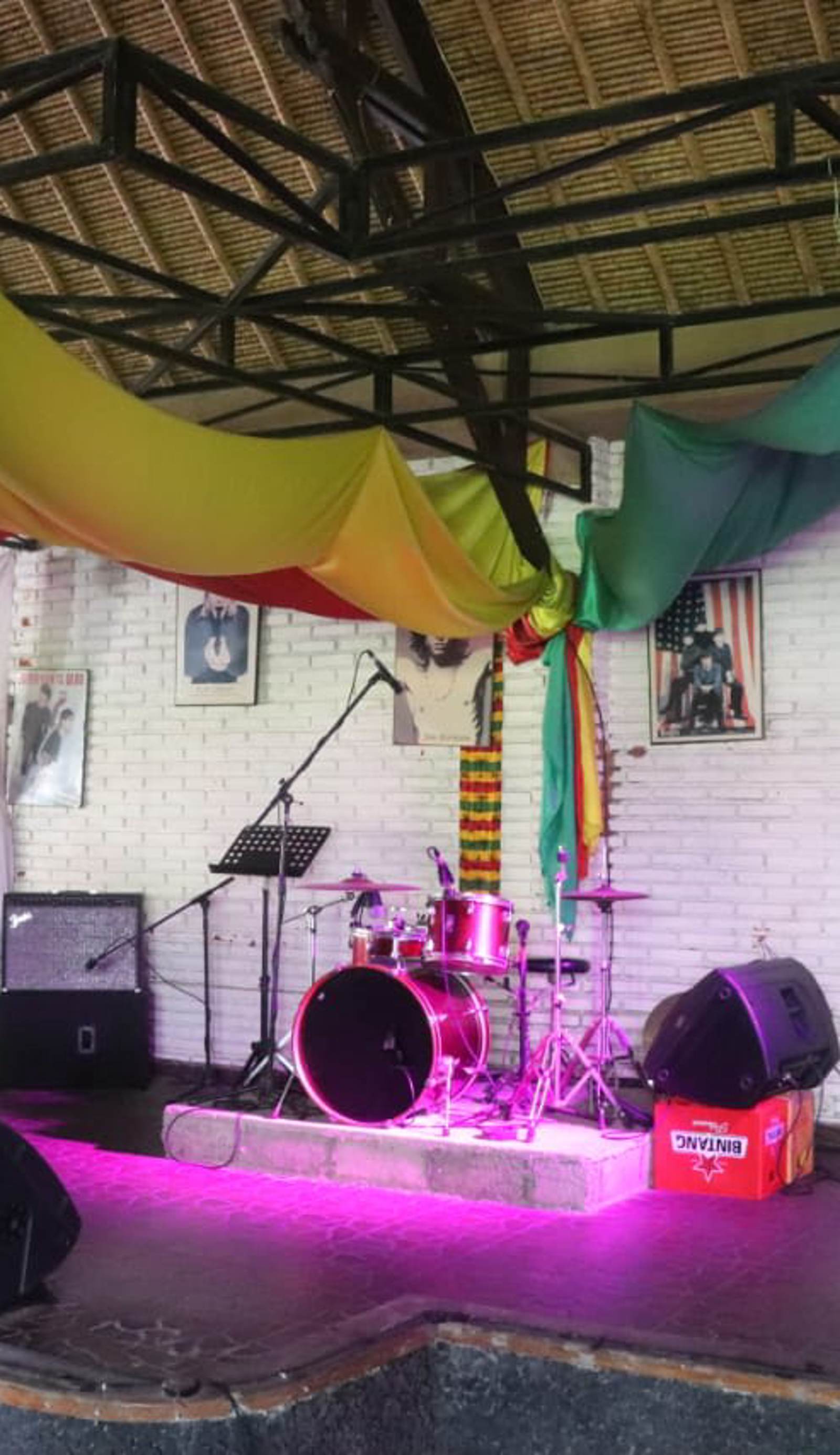 PACA'S Reggae Bar & Hostel