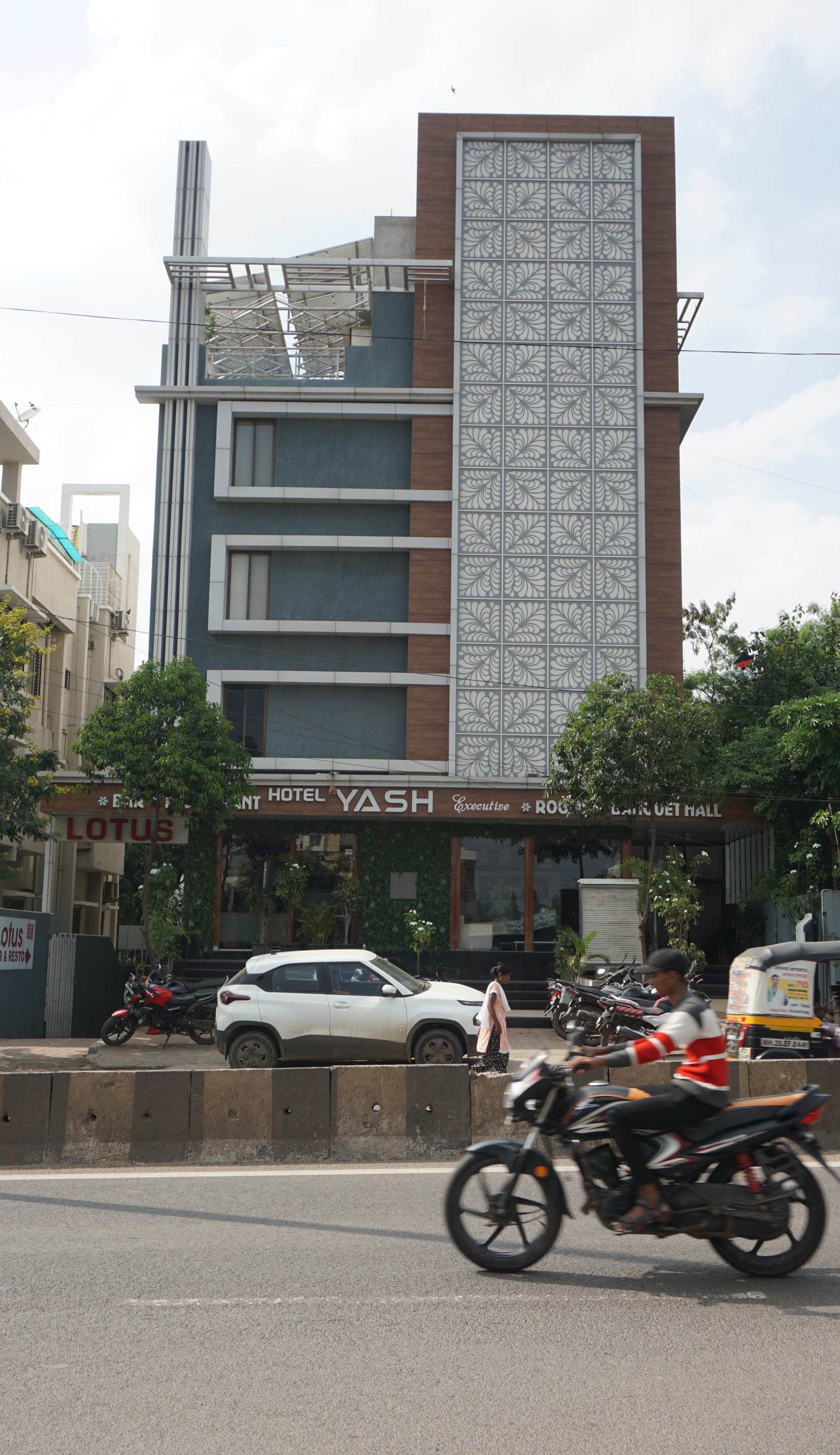 Hotel Yash Executive