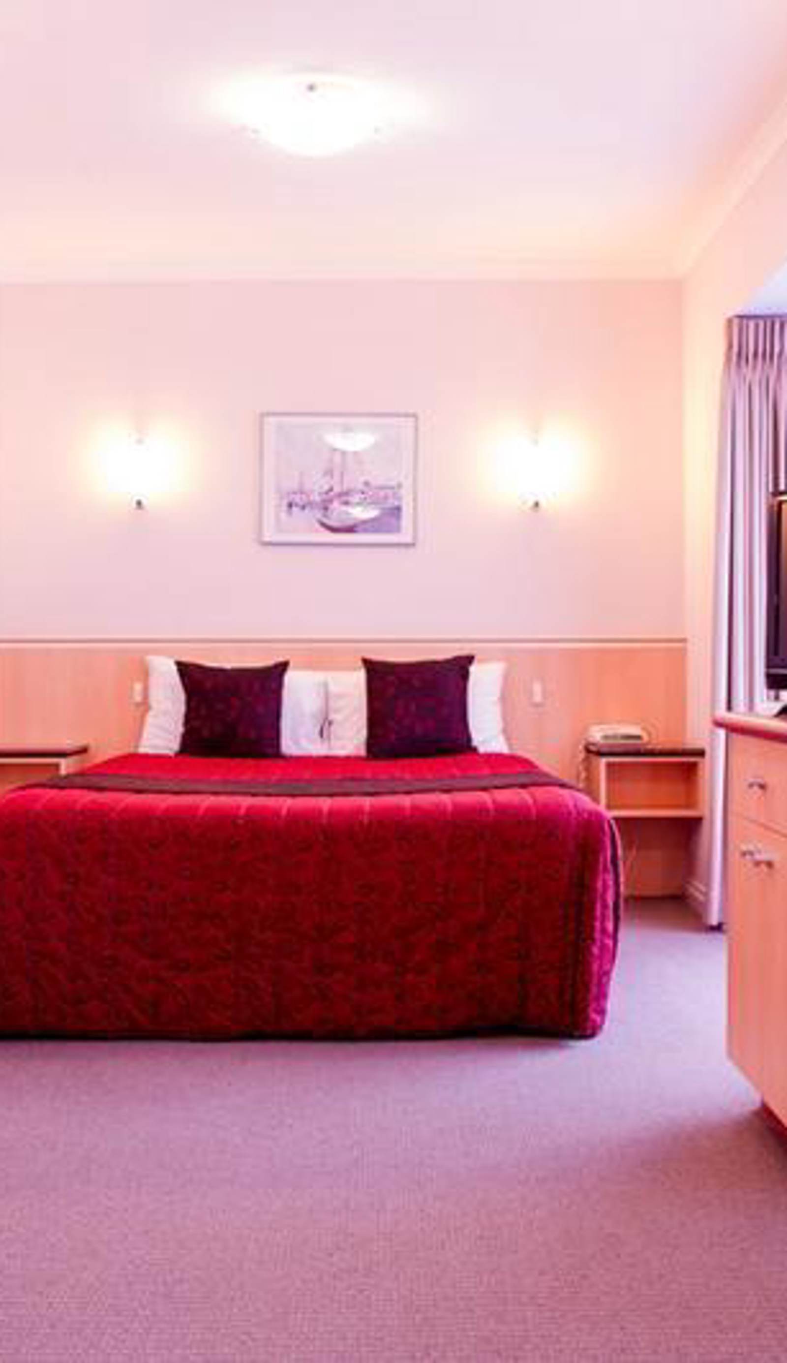 Waverley International Hotel