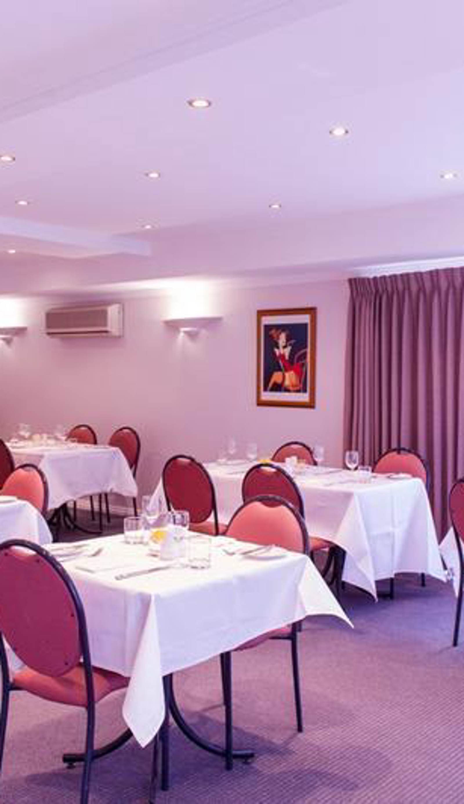 Waverley International Hotel