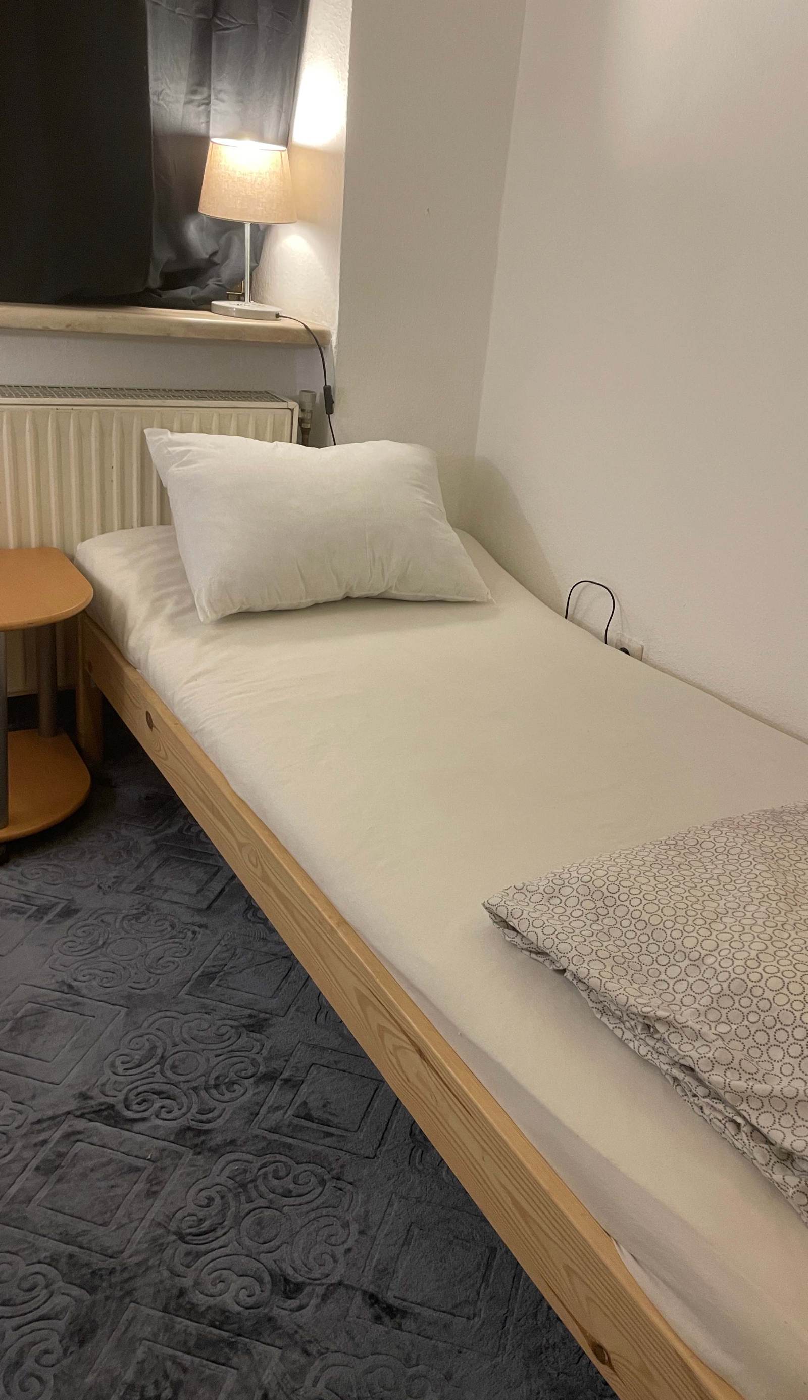 U6 Schopfwerk Hostel