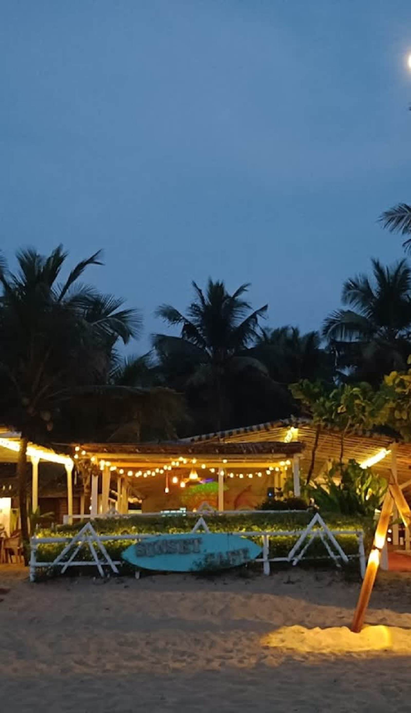 Sunset Cafe & Beach Stay