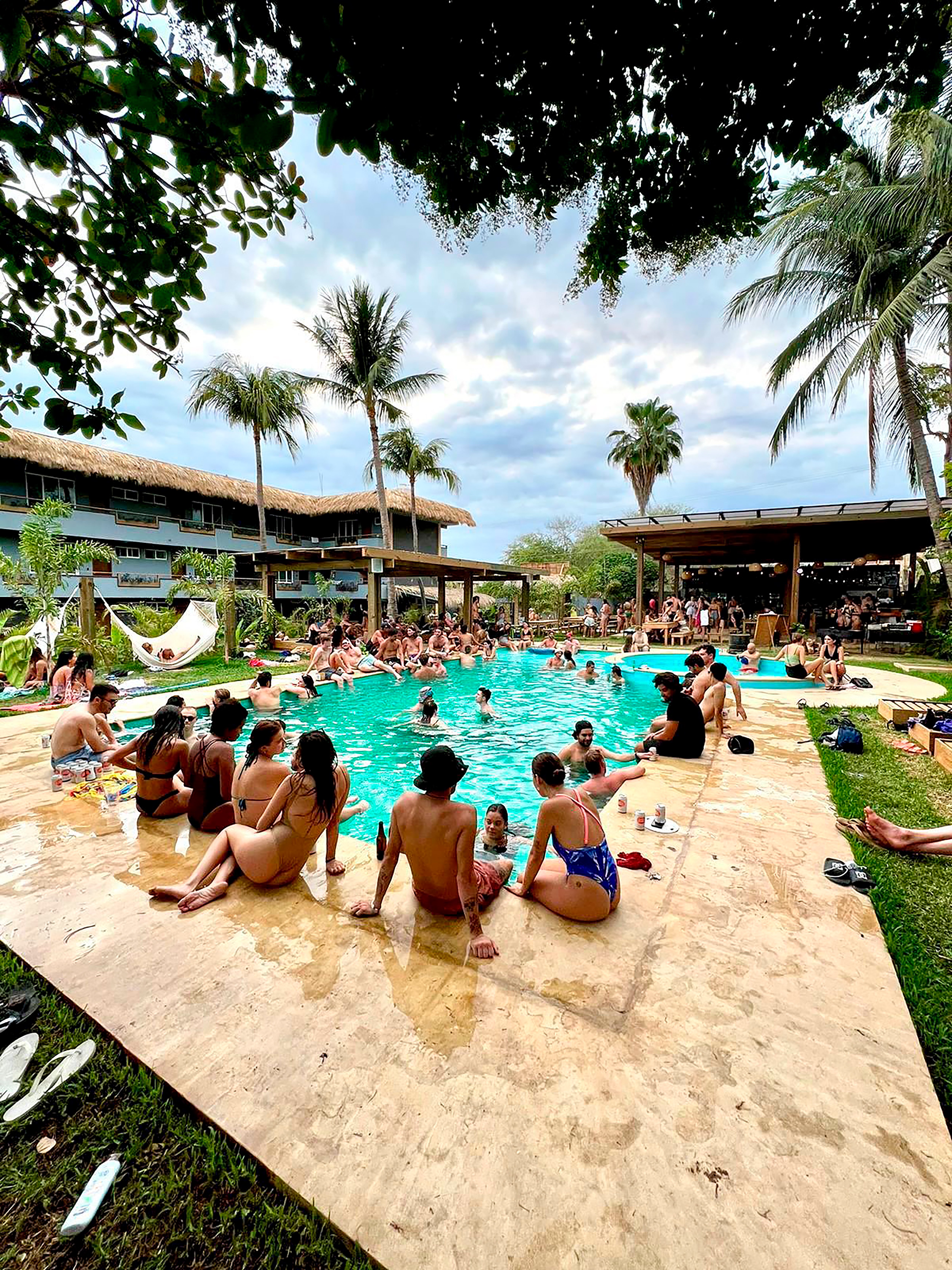 Straw Hat Surf Hostel & Bar