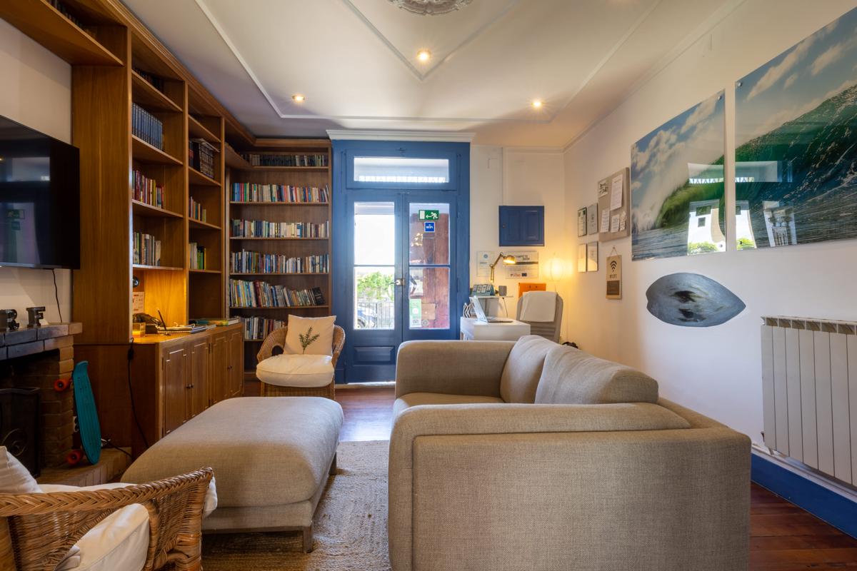 Surf Lisbon - House & School photo 2