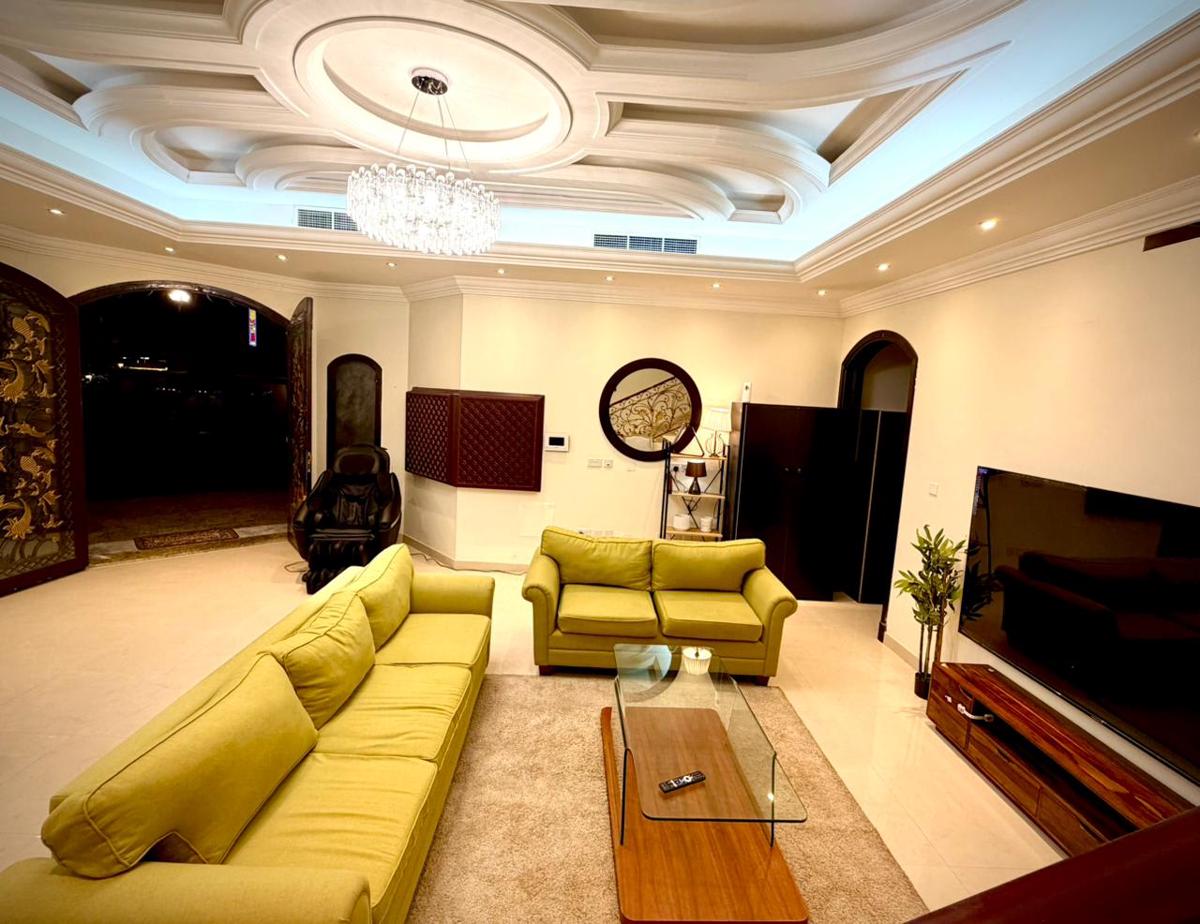 Meet Luxury Japanese Capsule Hostel Villa - Dubai photo 2
