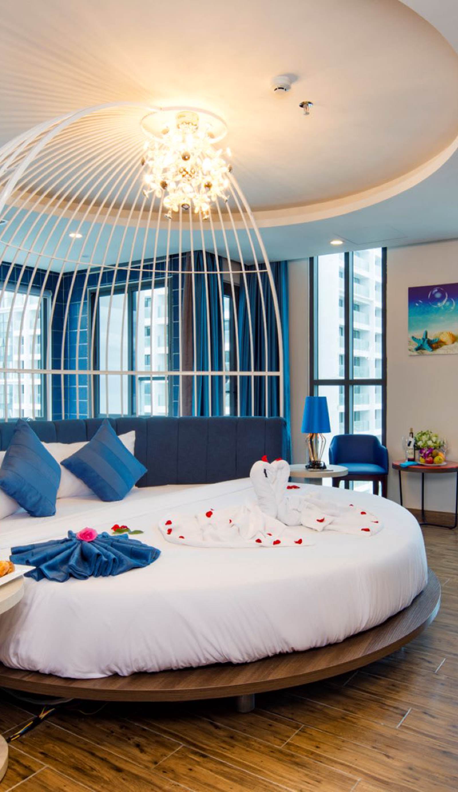 Aaron Hotel