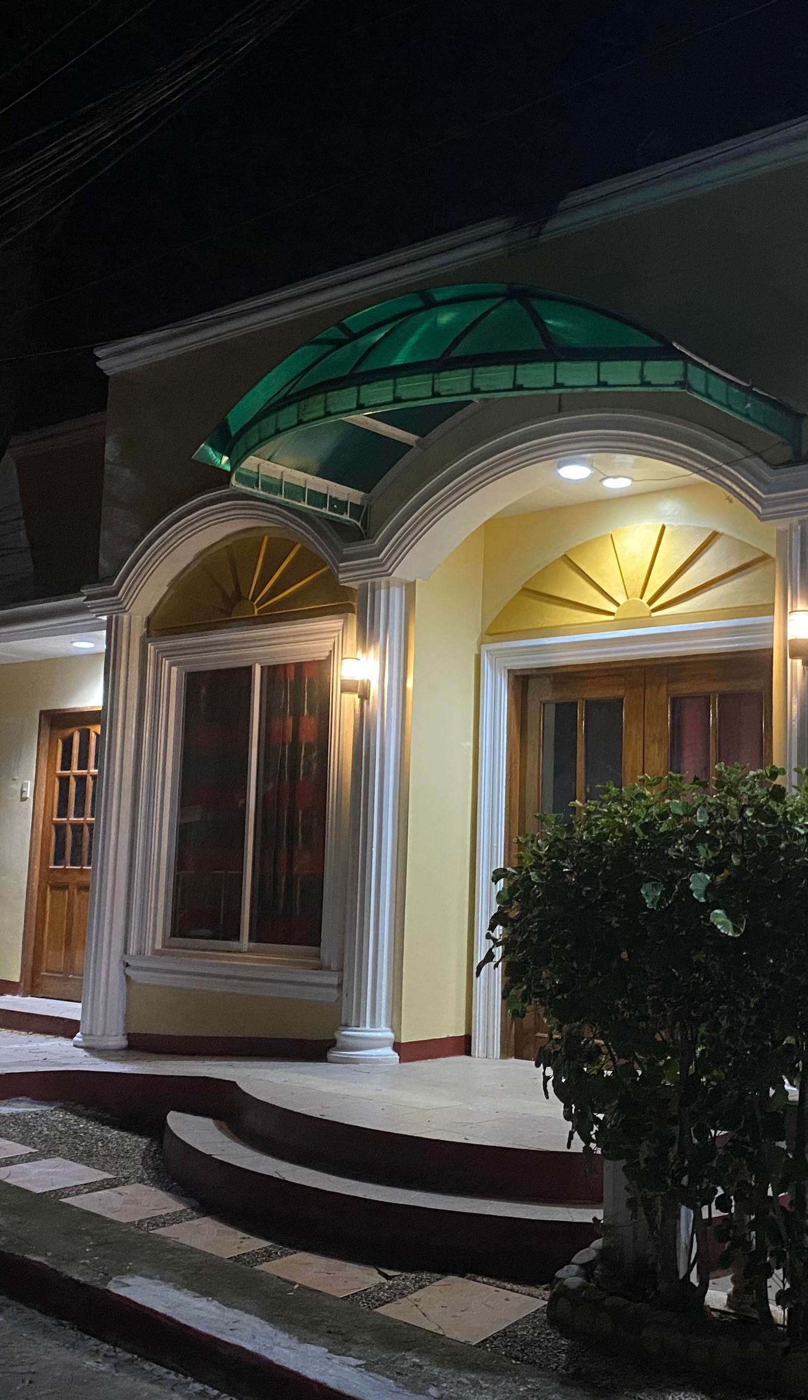 D'Lucky Garden Inn and Suites