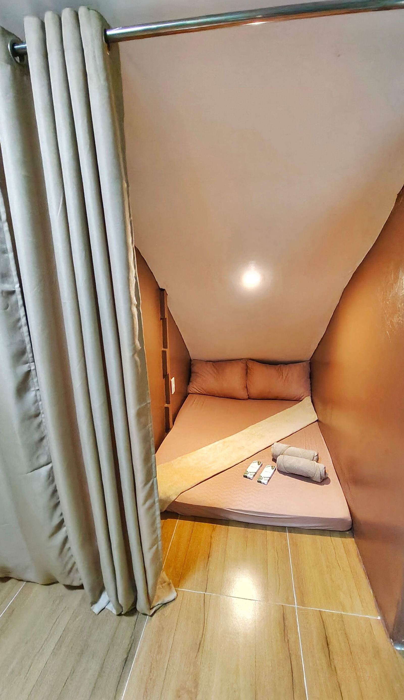 Mactan Airport Hostel at Aashvi Cozy Cabin