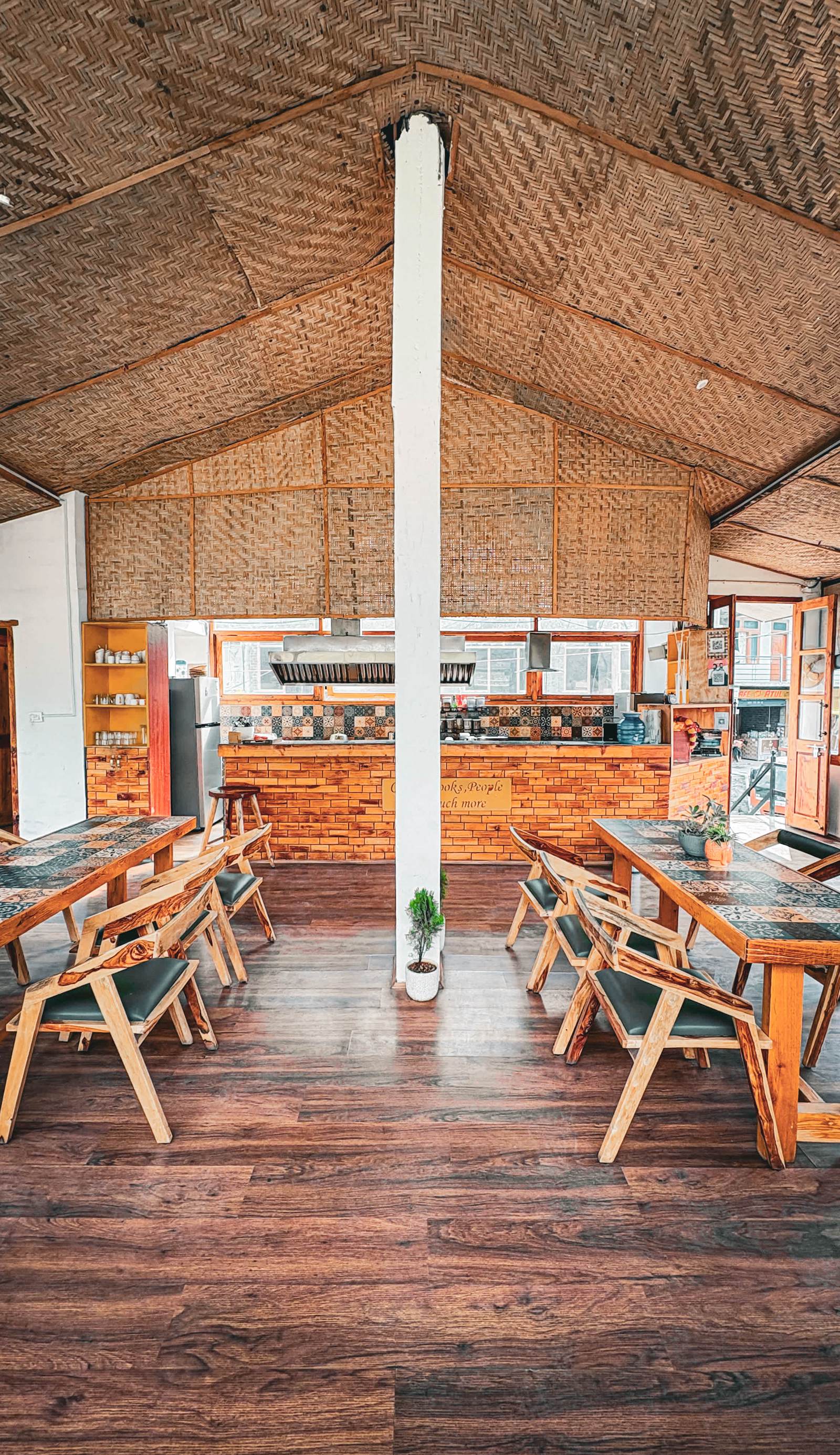 Young Monk Hostel & Cafe Jibhi