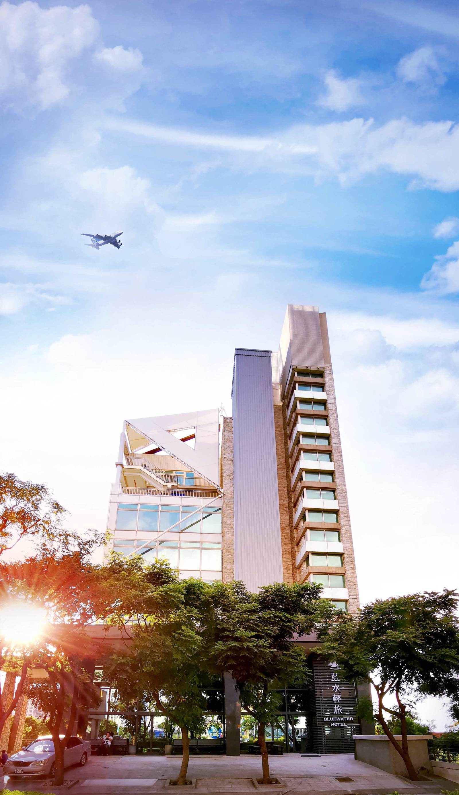 Bluewater Hotel. Taoyuan Airport MRT A18 HSR