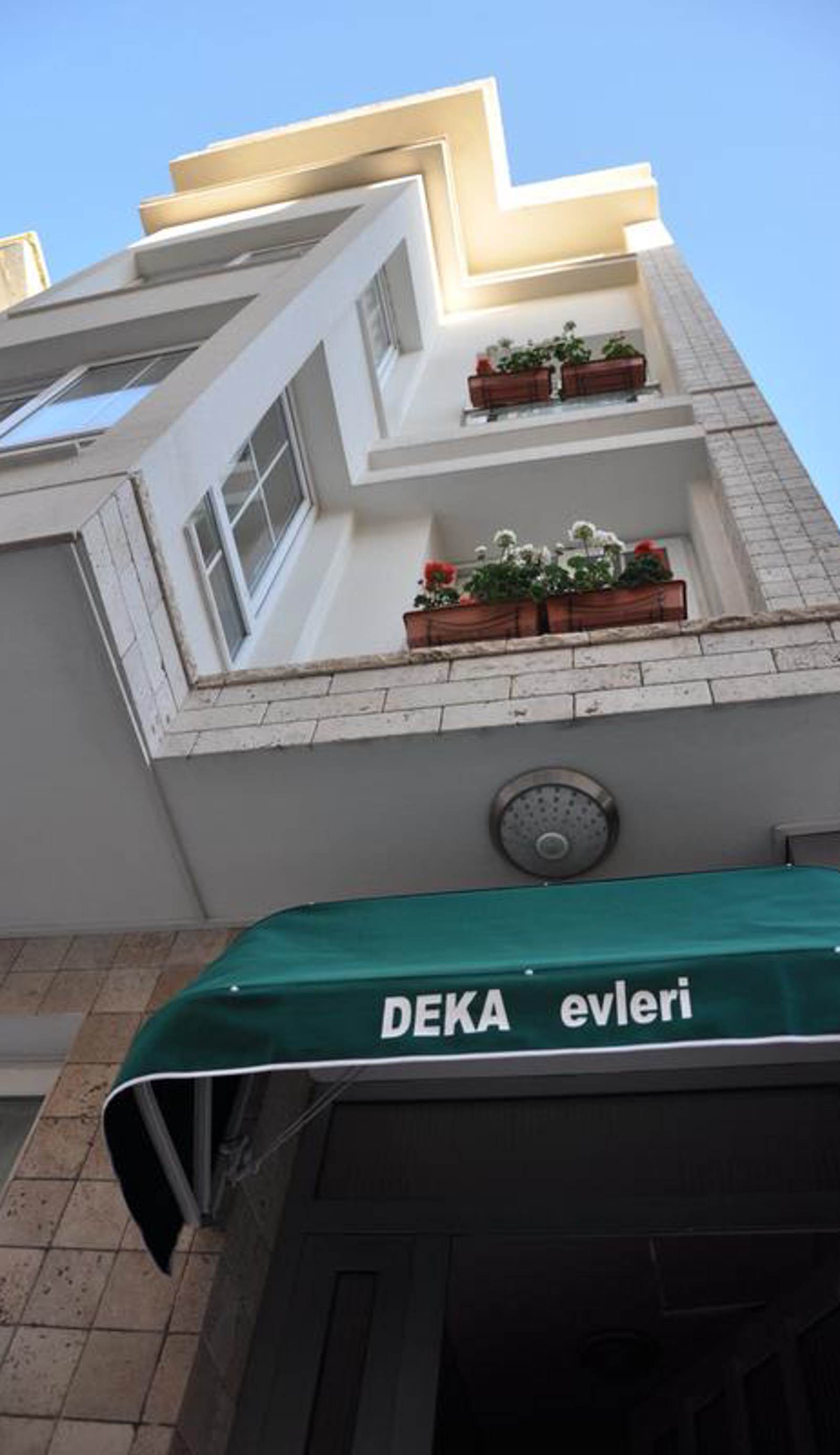Deka Evleri