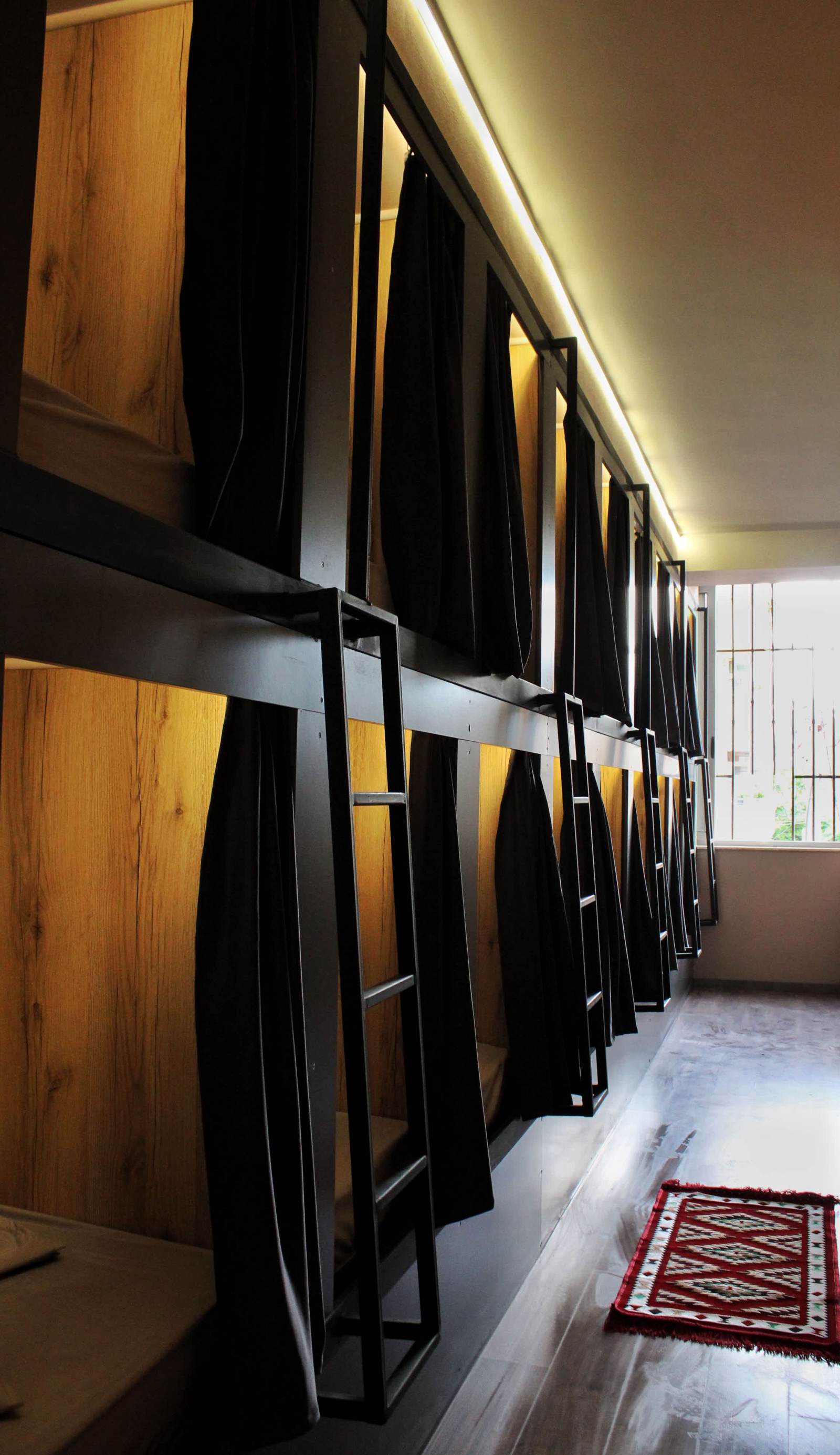 Hostel 90pods